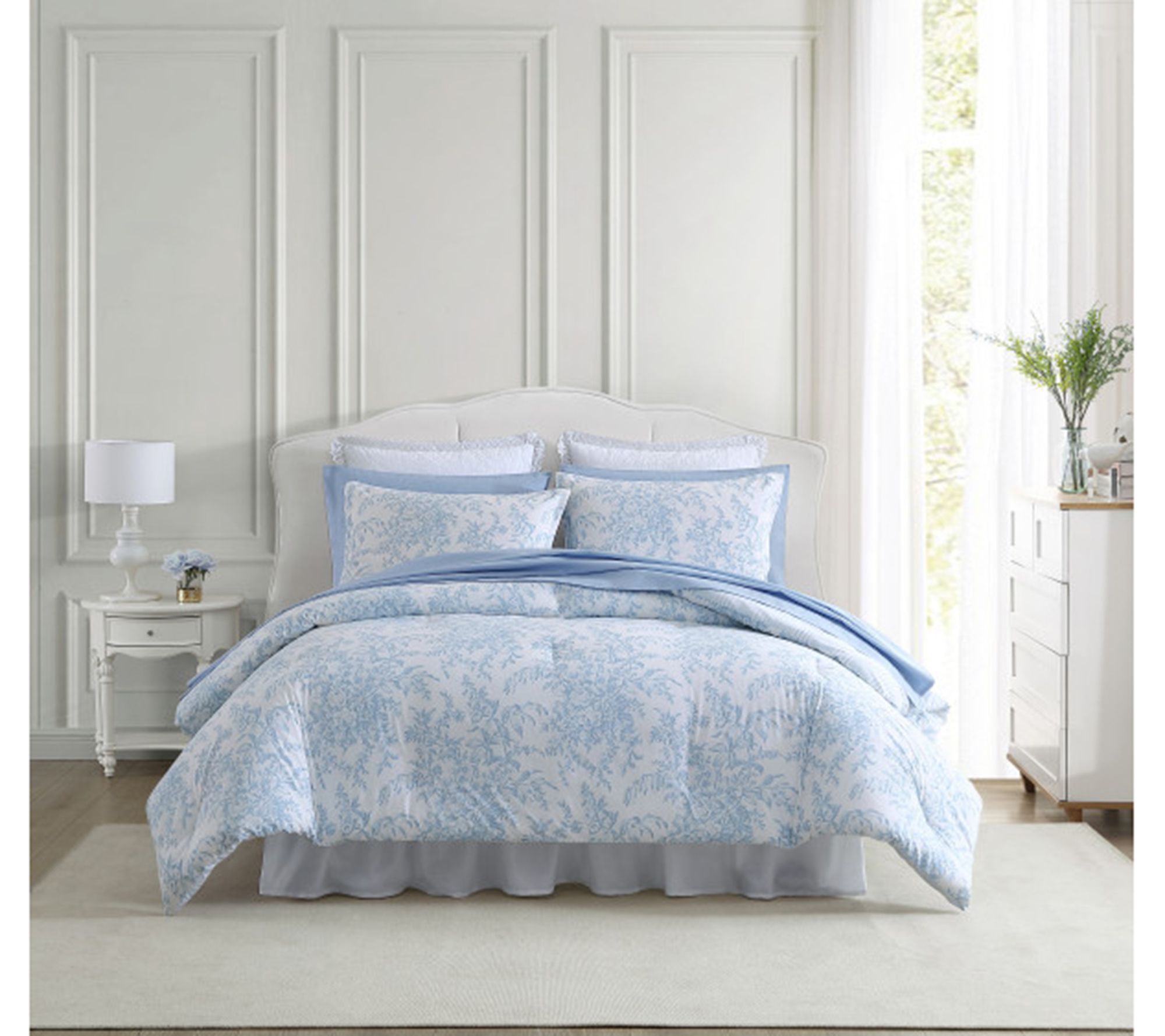 Laura Ashley Be dford Blue Twin Comforter Sham Set