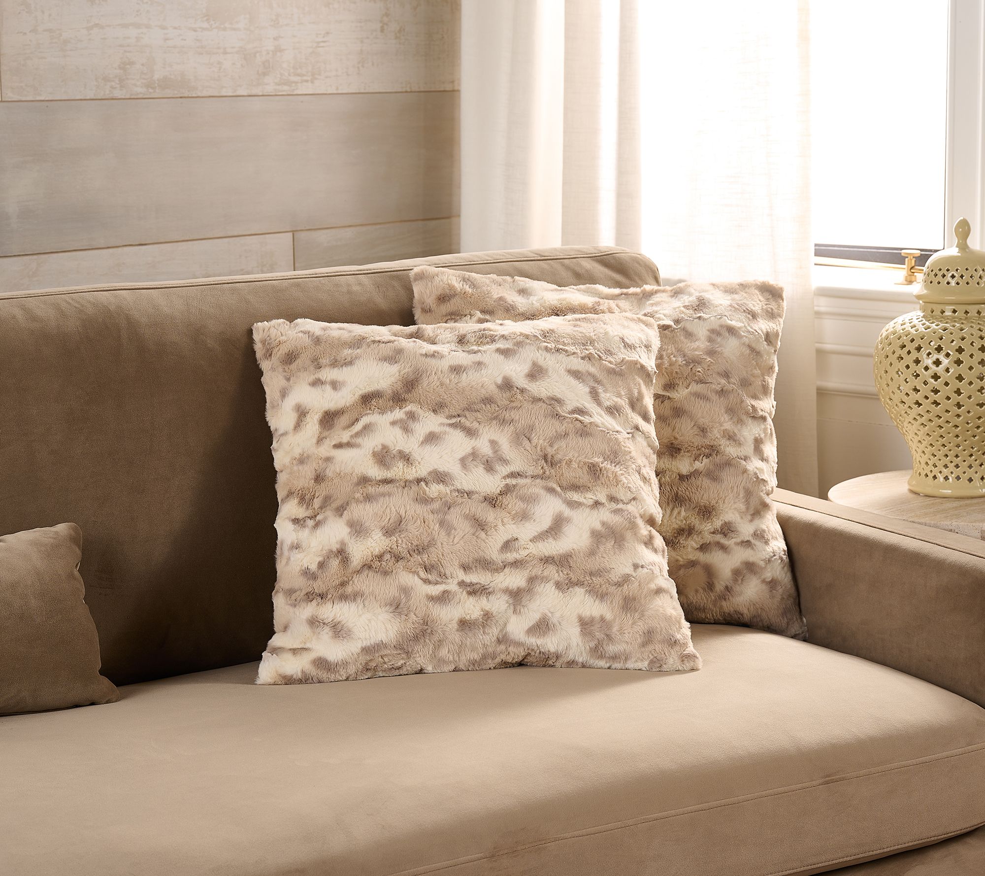 "As Is" Hotel du Cobb Set of (2) 20" Faux Fur Pillows by Dennis Basso