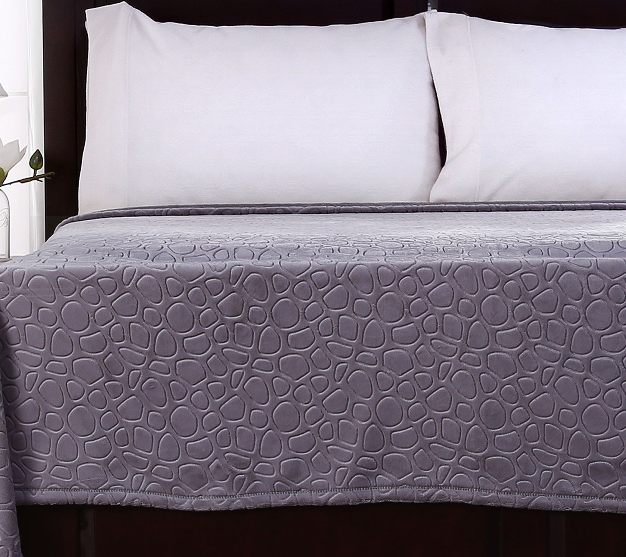 Berkshire Blanket PrimaLush Embossed Circles King Bed Blanket