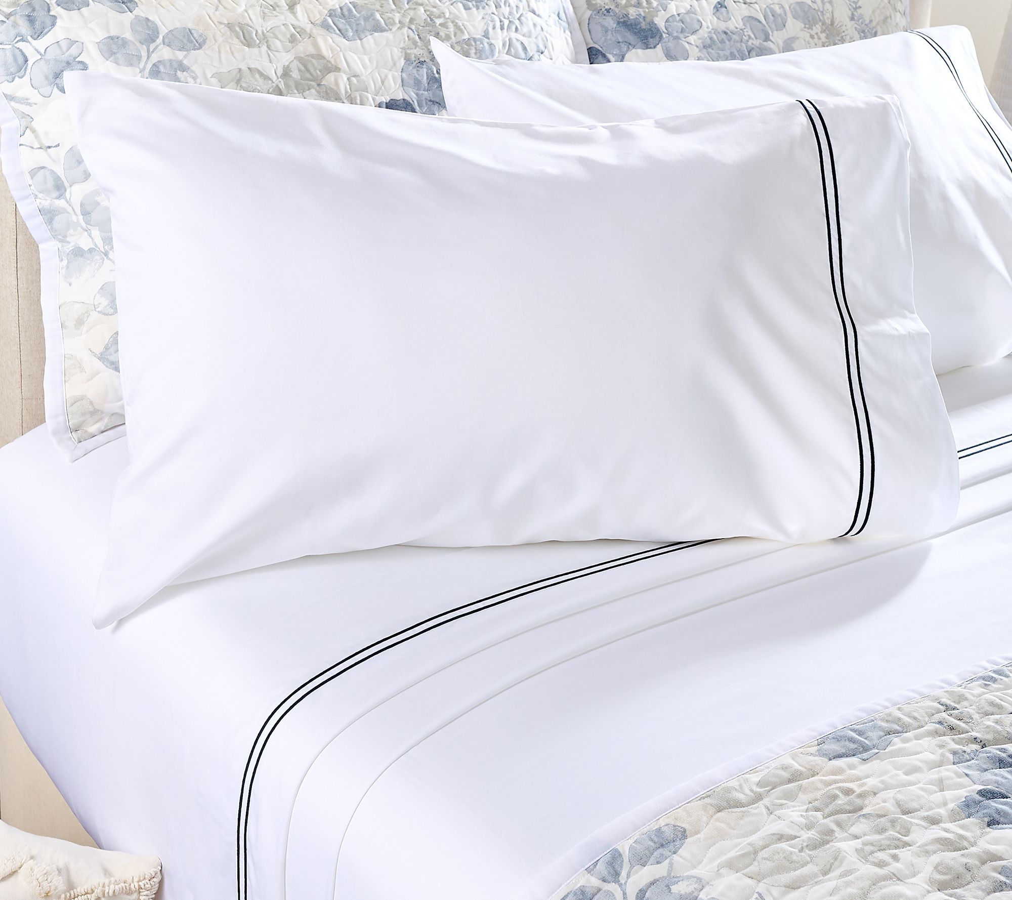 Northern Nights Signature Baratta Hem Sateen Sheet Set - Queen
