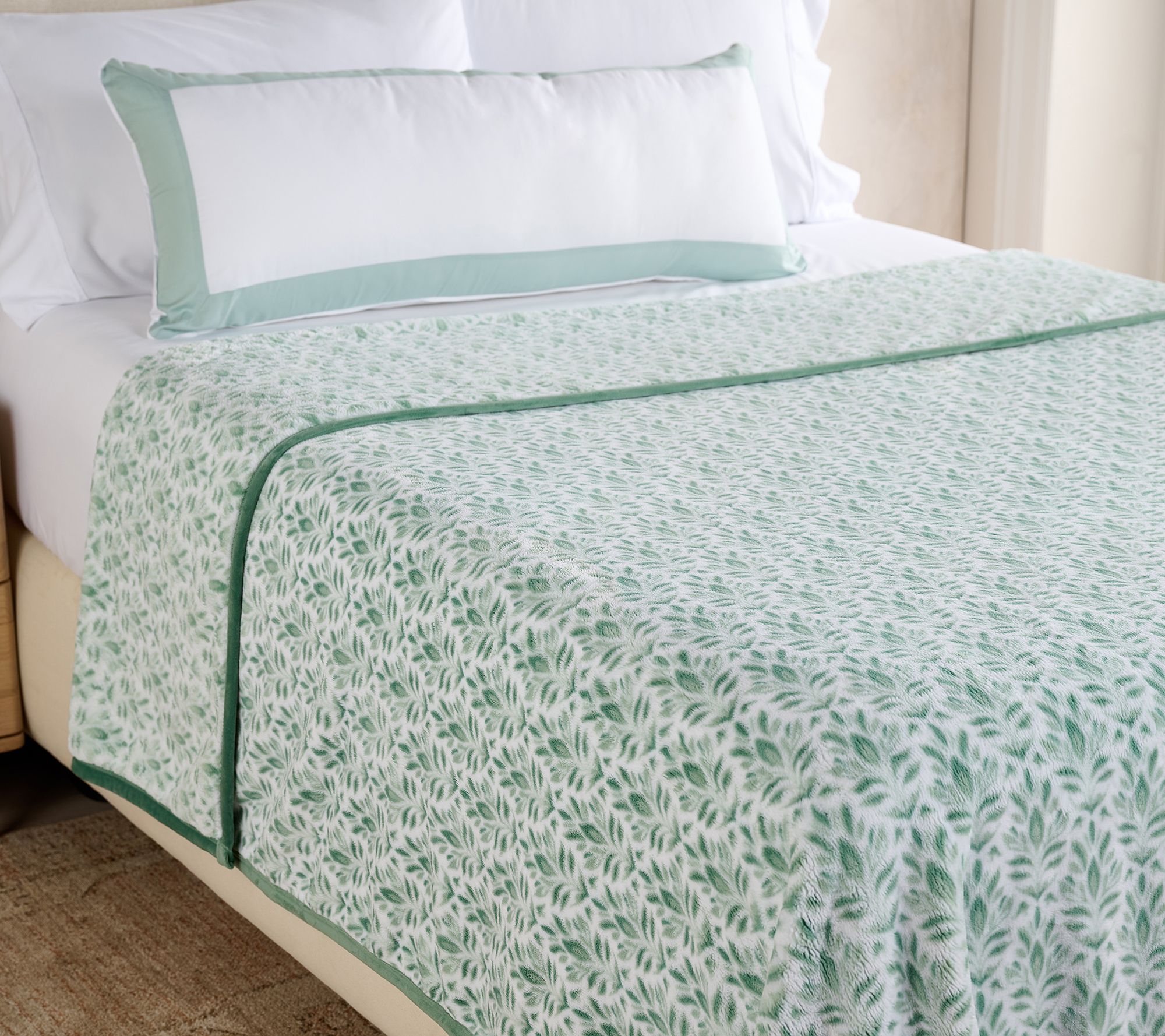 W by Wamsutta Fleur Damask Printed Plush Blanket