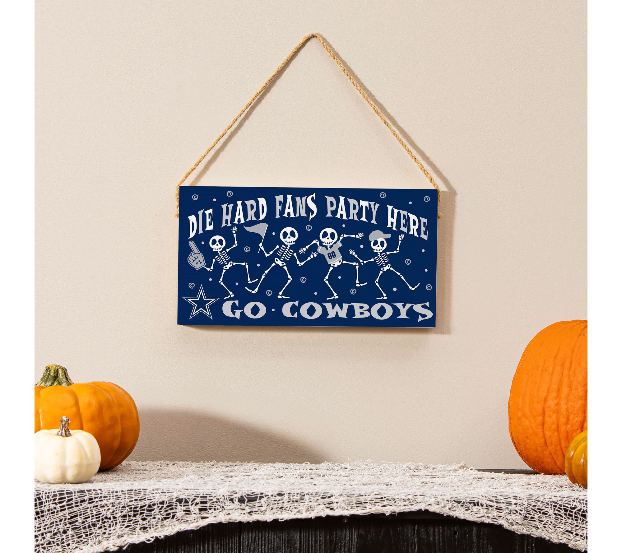 Evergreen Die H ard NFL Team Fa ns Halloween Wo od Wall Sign