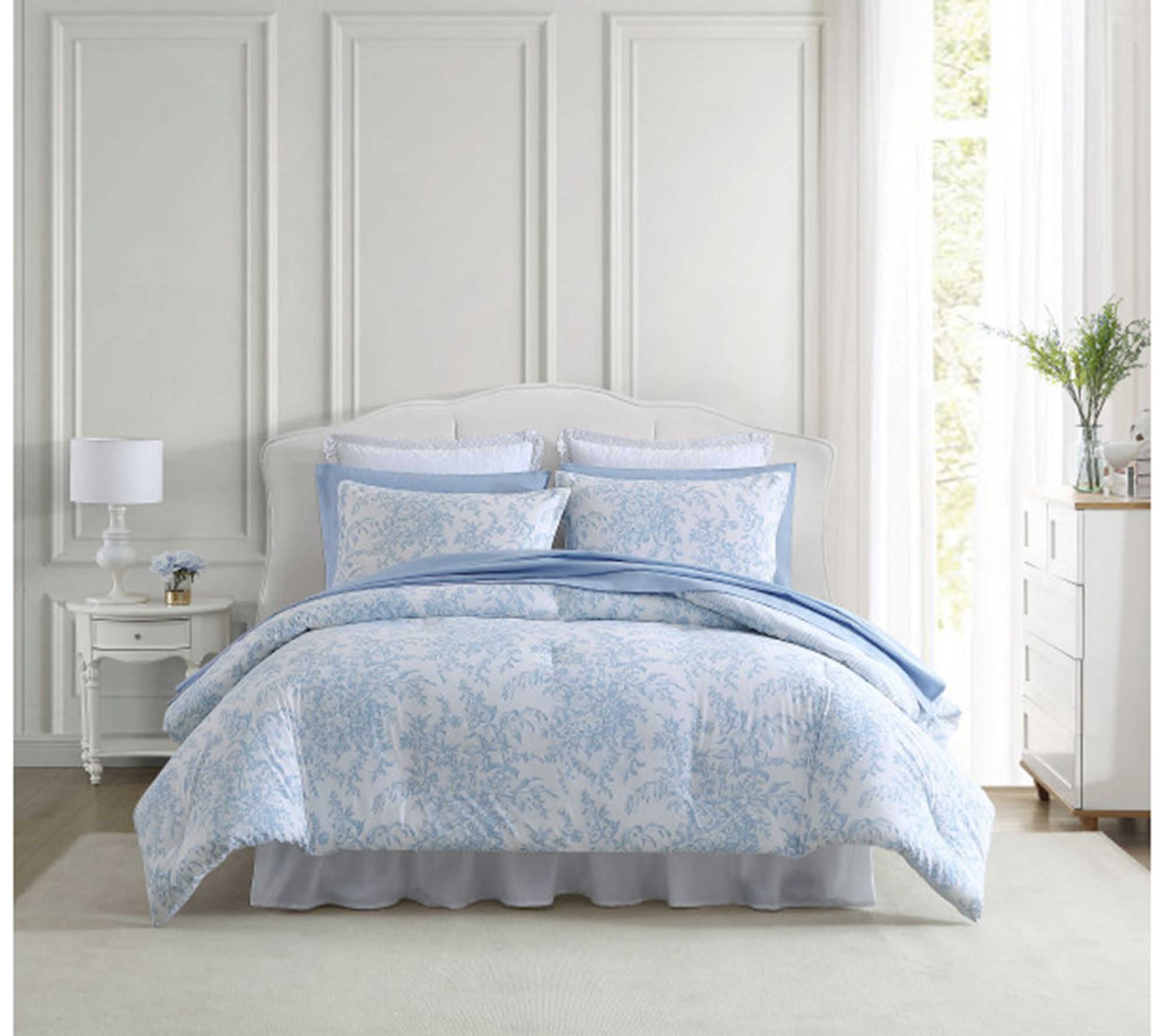 Laura Ashley Be dford Blue King Comforter Sham Set
