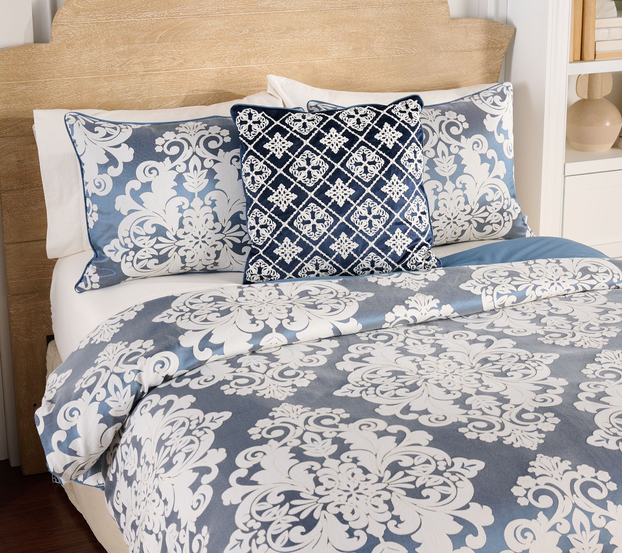 Hotel du Cobb Jacquard Damask Comforter Set by Dennis Basso - Queen