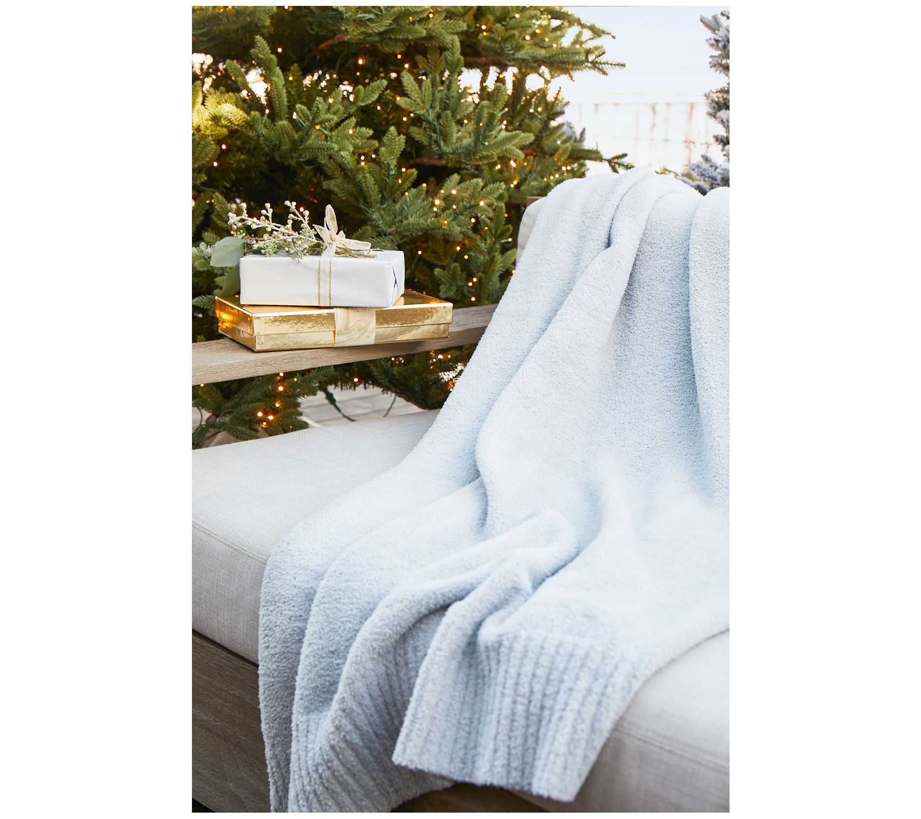 BRAND NEW Barefoot Dreams CozyChic Blanket Charcoal/White 45” X 60