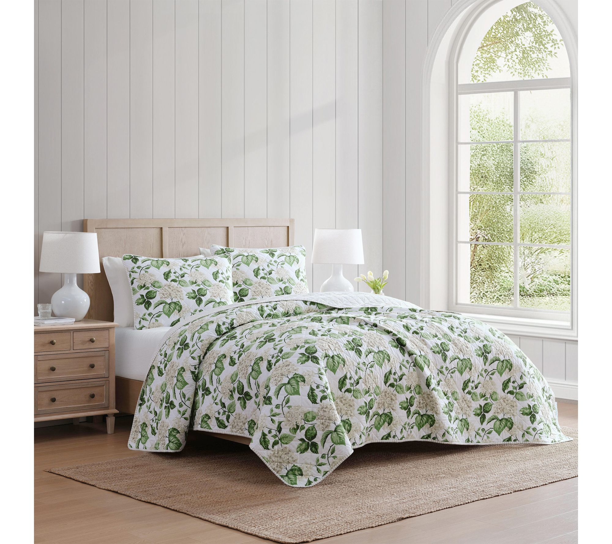 Martha Stewart Hydrangea Floral Taupe Cotton TWN Quilt Set