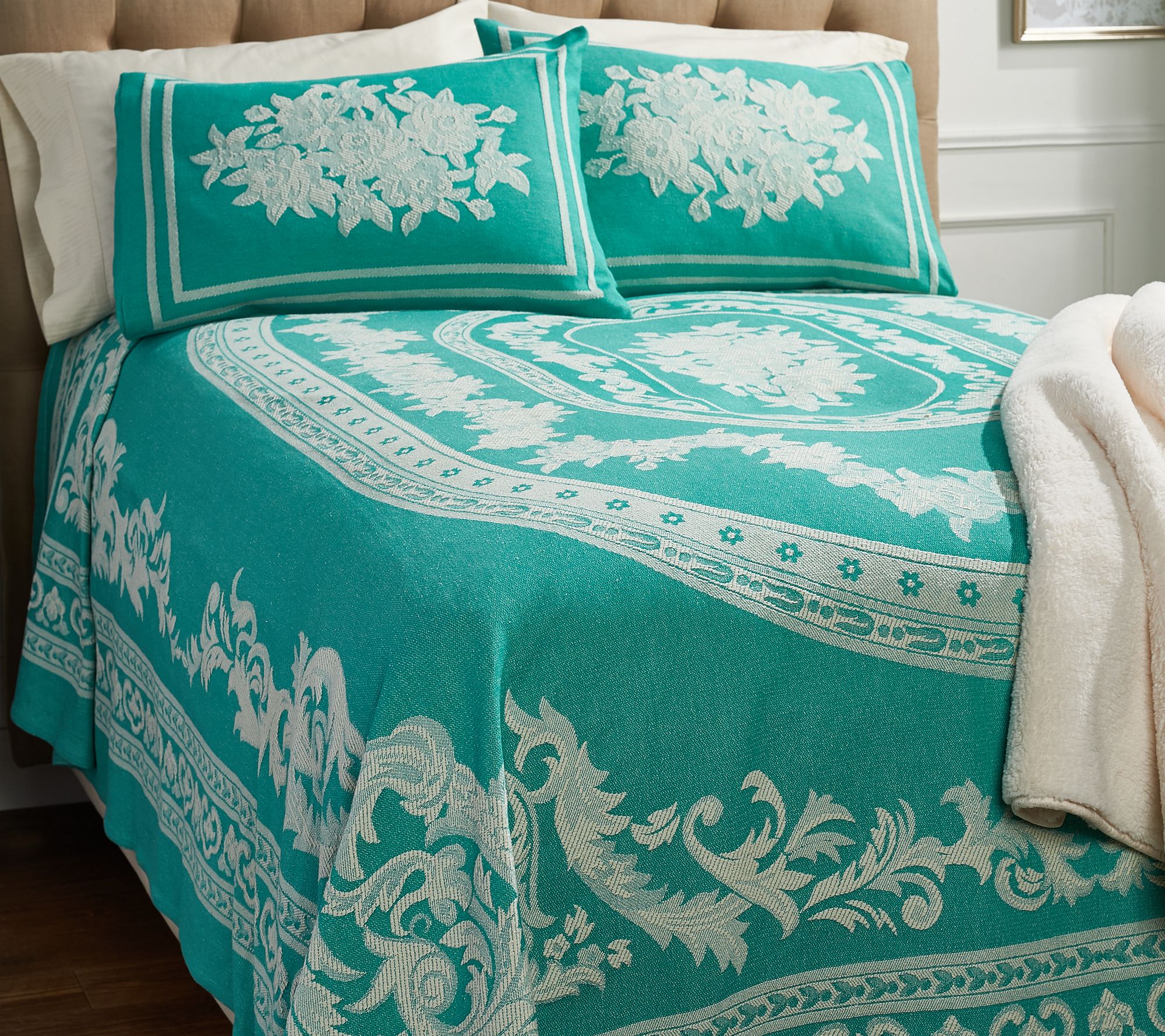 Williamsburg 100 Cotton Jacquard Woven Bedspread Page 1 Qvc Com