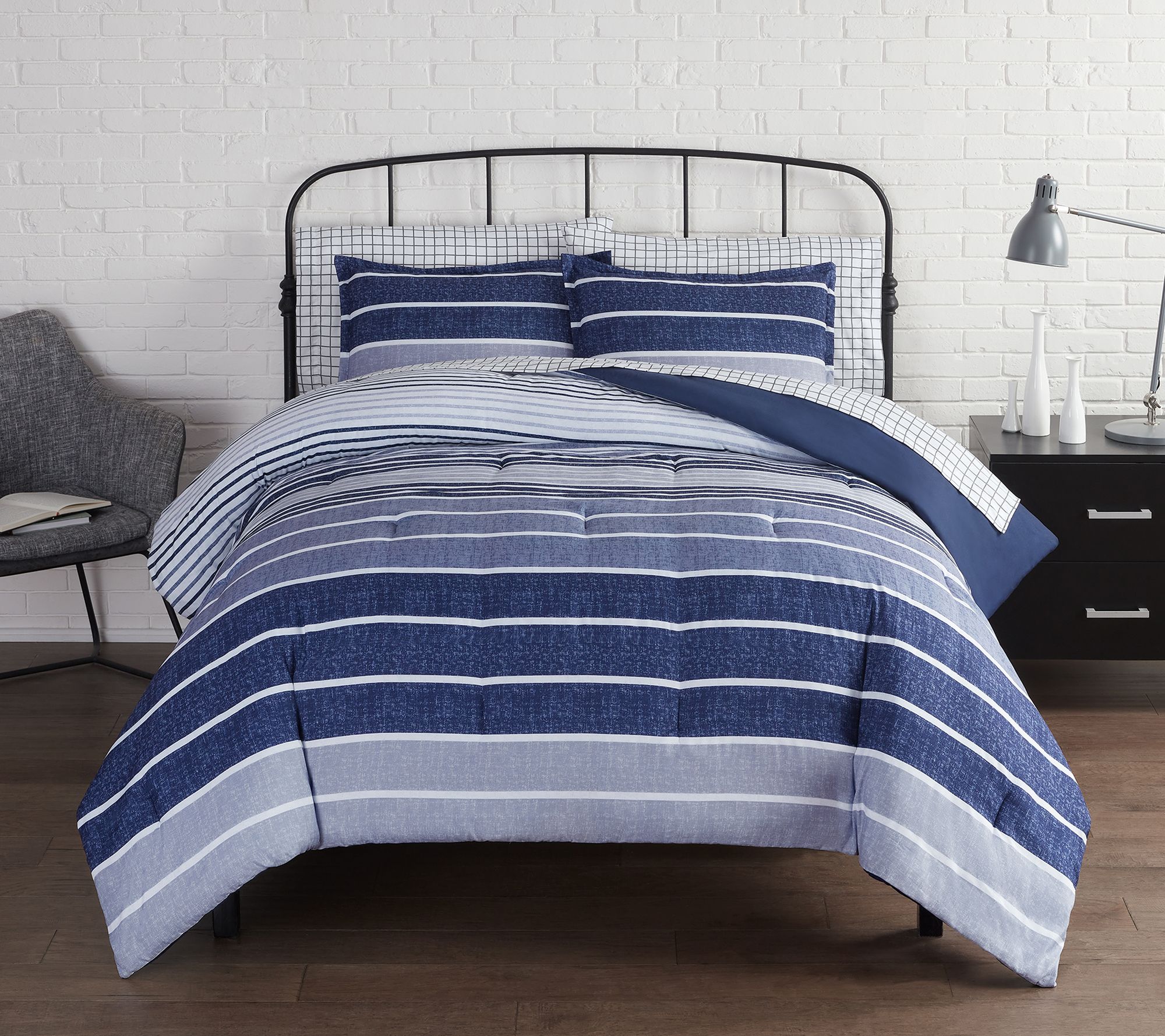 Serta Simply Clean Conrad Stripe 5Piece Twin XL Bed in a Bag