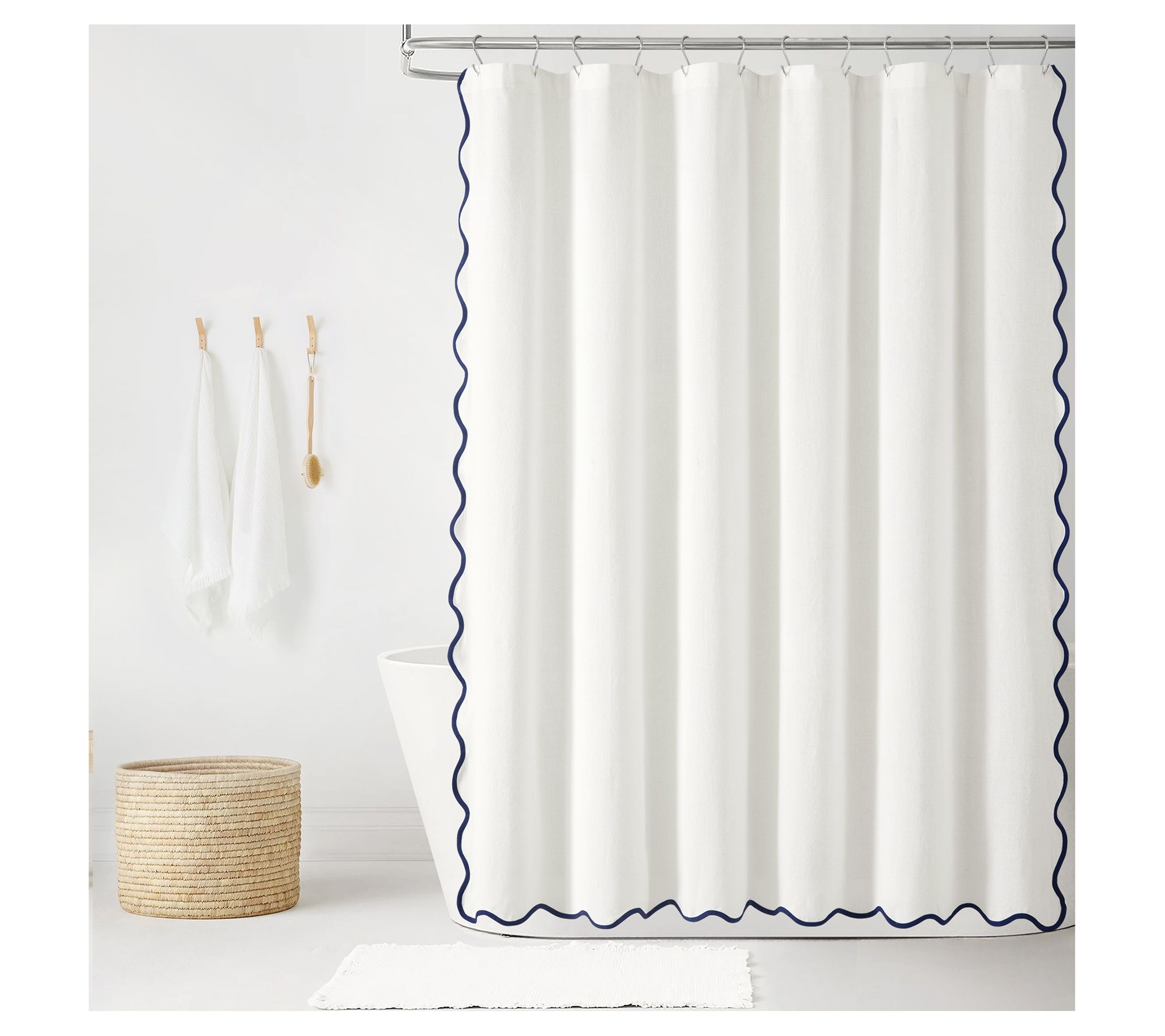 Lush Decor Coas tal Chic Scallo p Edge Shower C urtain