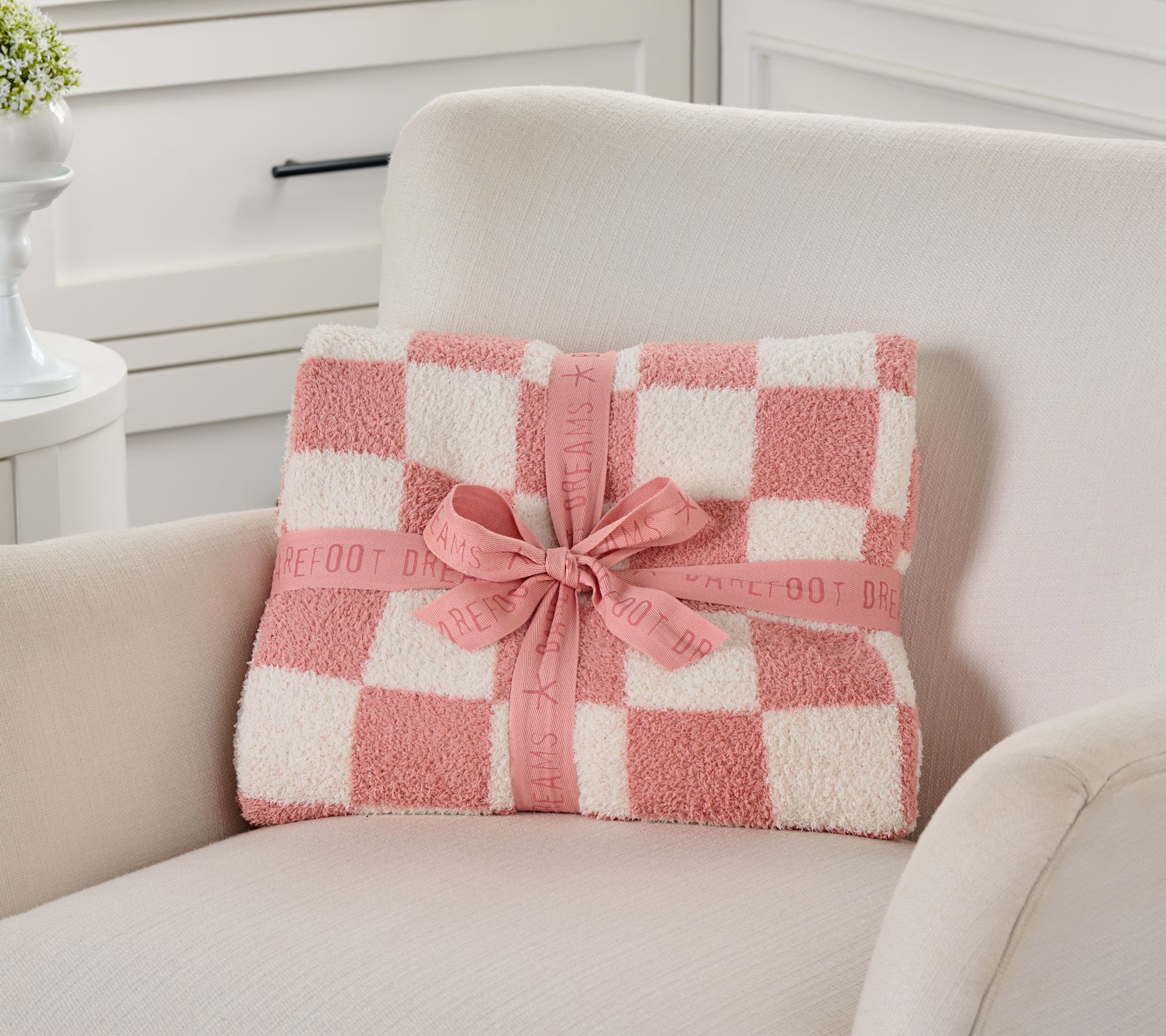 Best HD Pictures about  Barefoot Dreams Checkered Blanket  with No AI Images