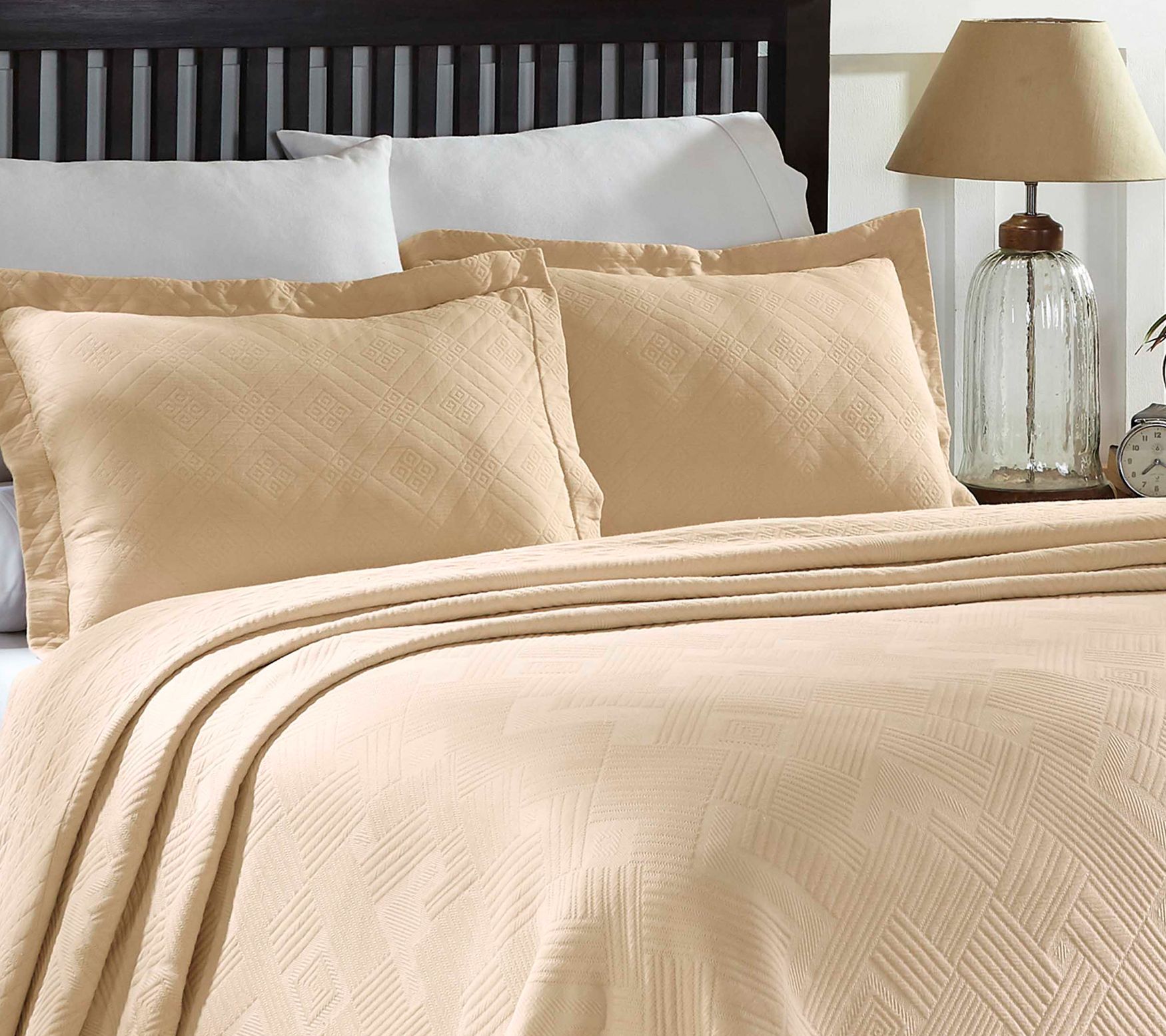 Superior Geometric Fret Cotton Scalloped Bedspr ead Set, Twin