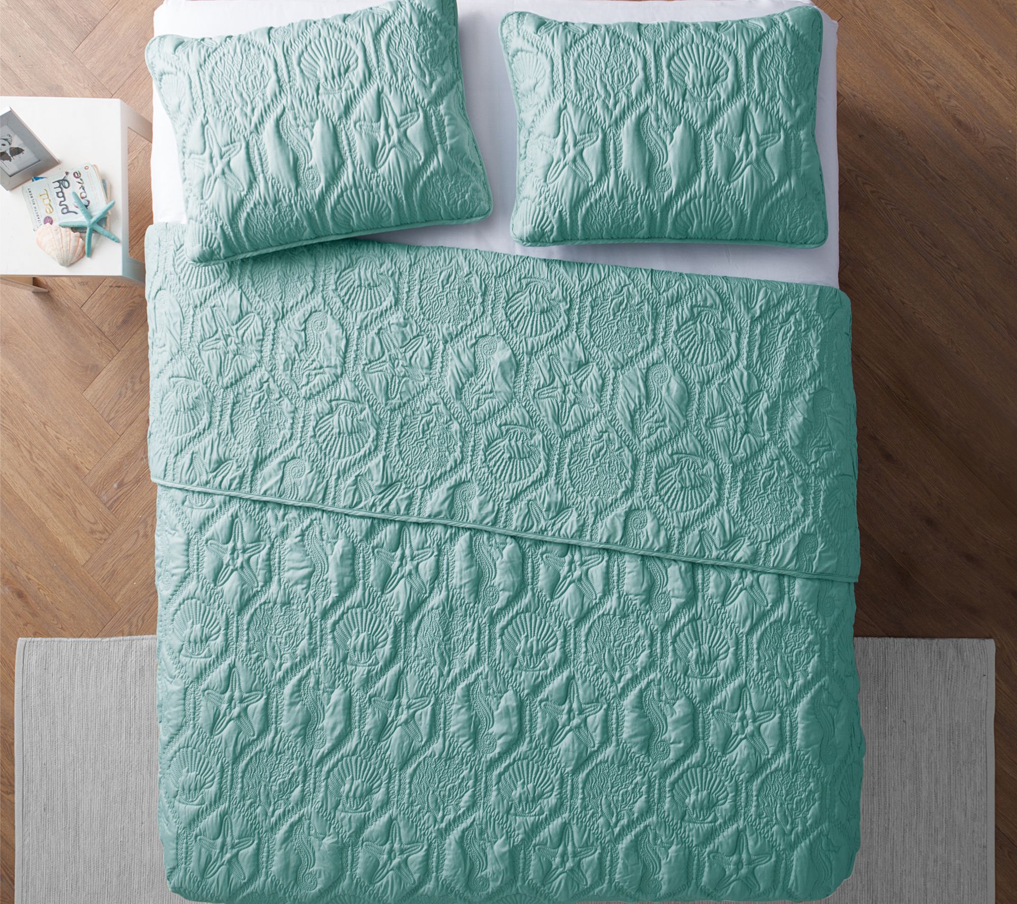 VCNY Home Shore Embossed good King Quilt Set Green