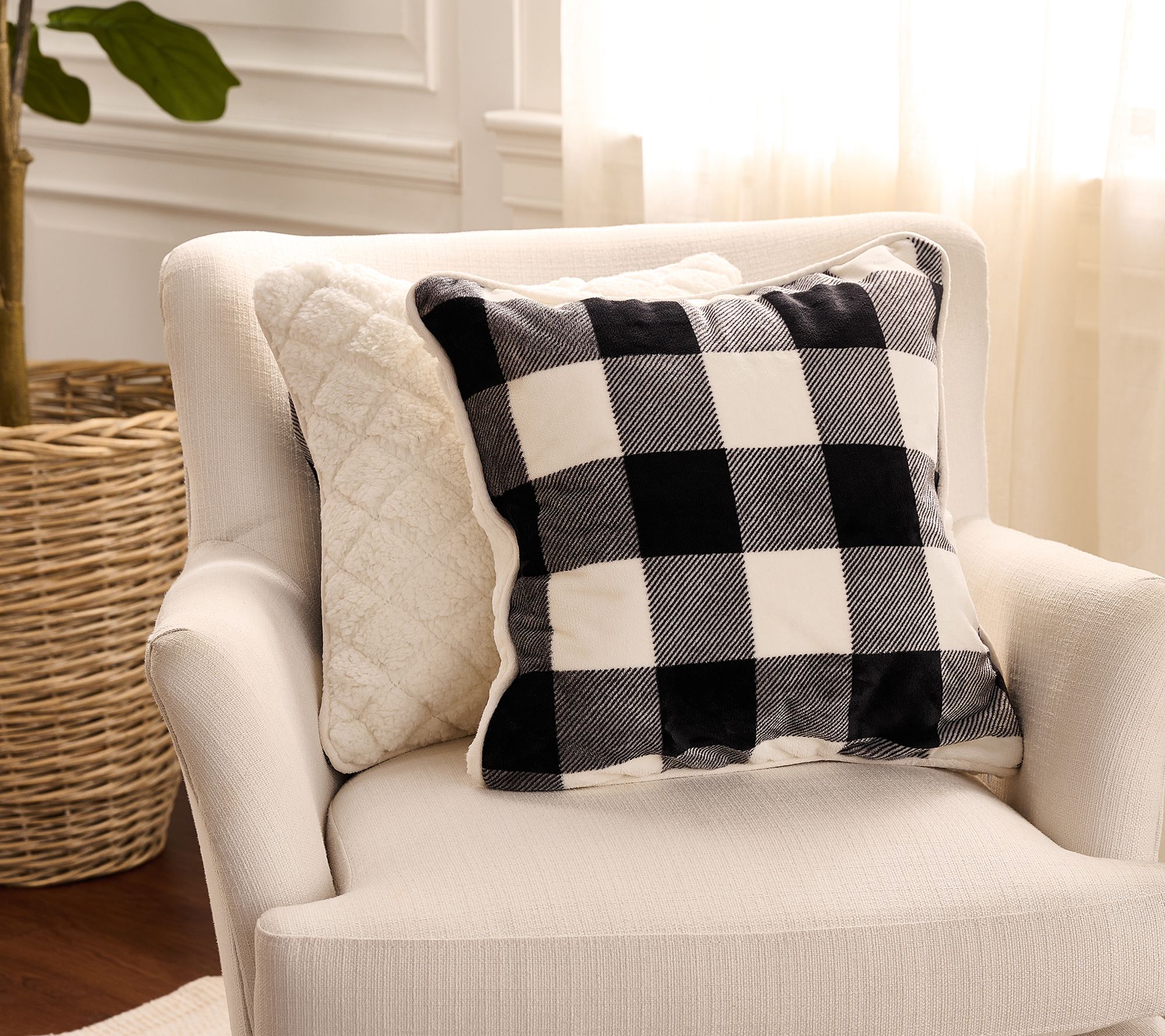 Home Reflections Set of 2 Plush 18" x 18" Dec Pillows
