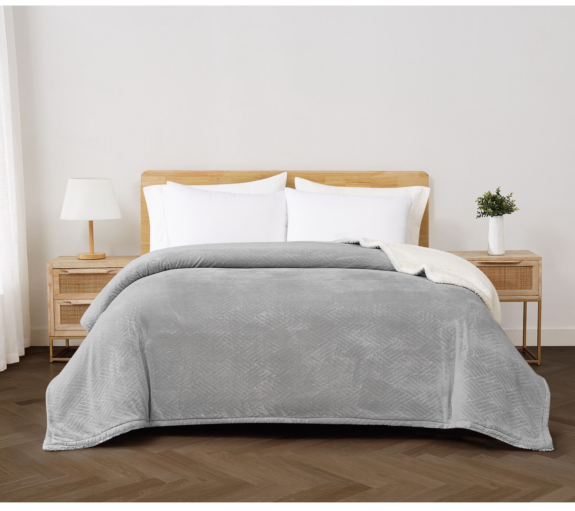 Cannon Carved Faux Fur Full/Queen Blanket