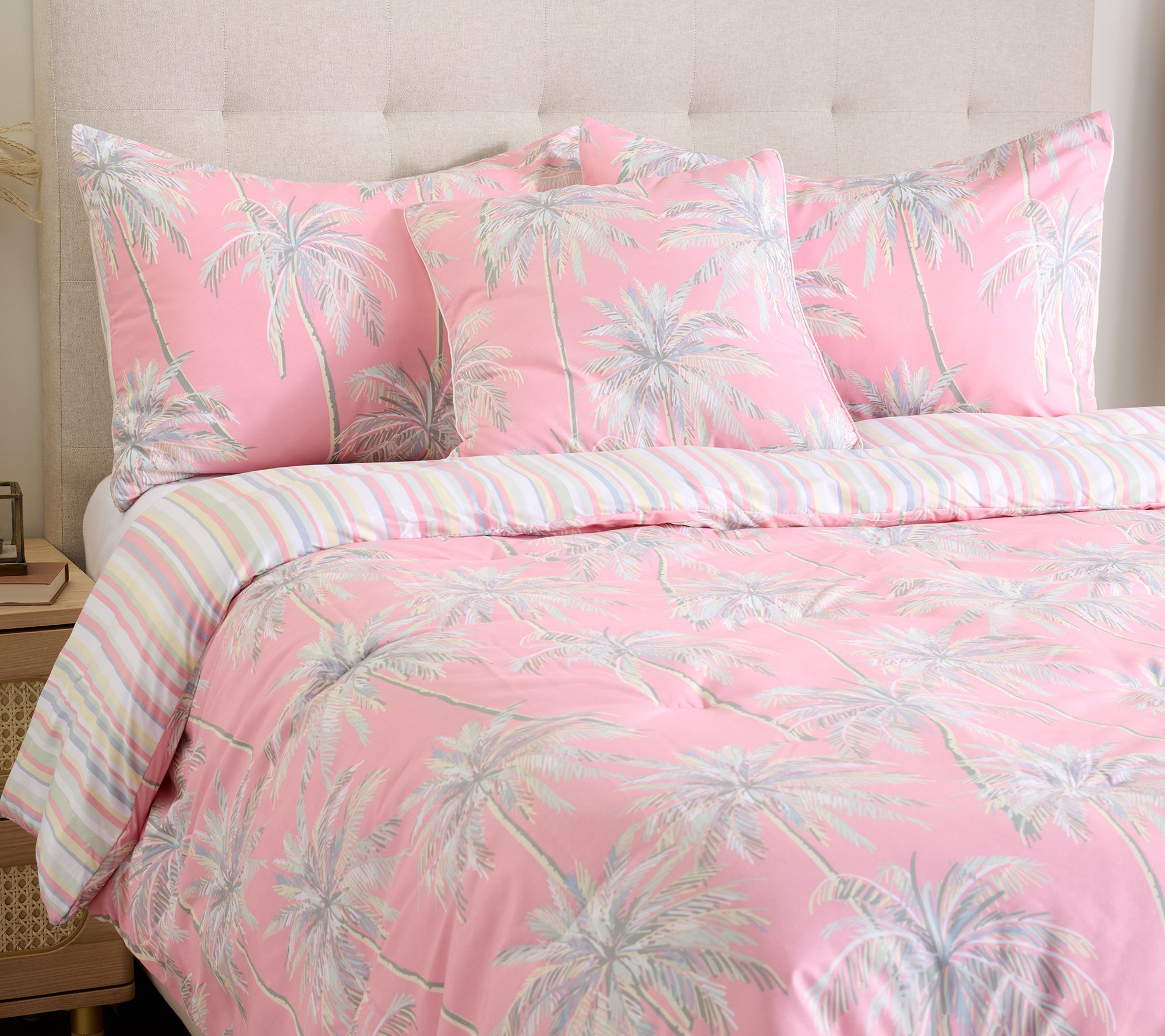 "As Is" Home Reflections Coastal Queen Comforter Set w/ Dec Pillow