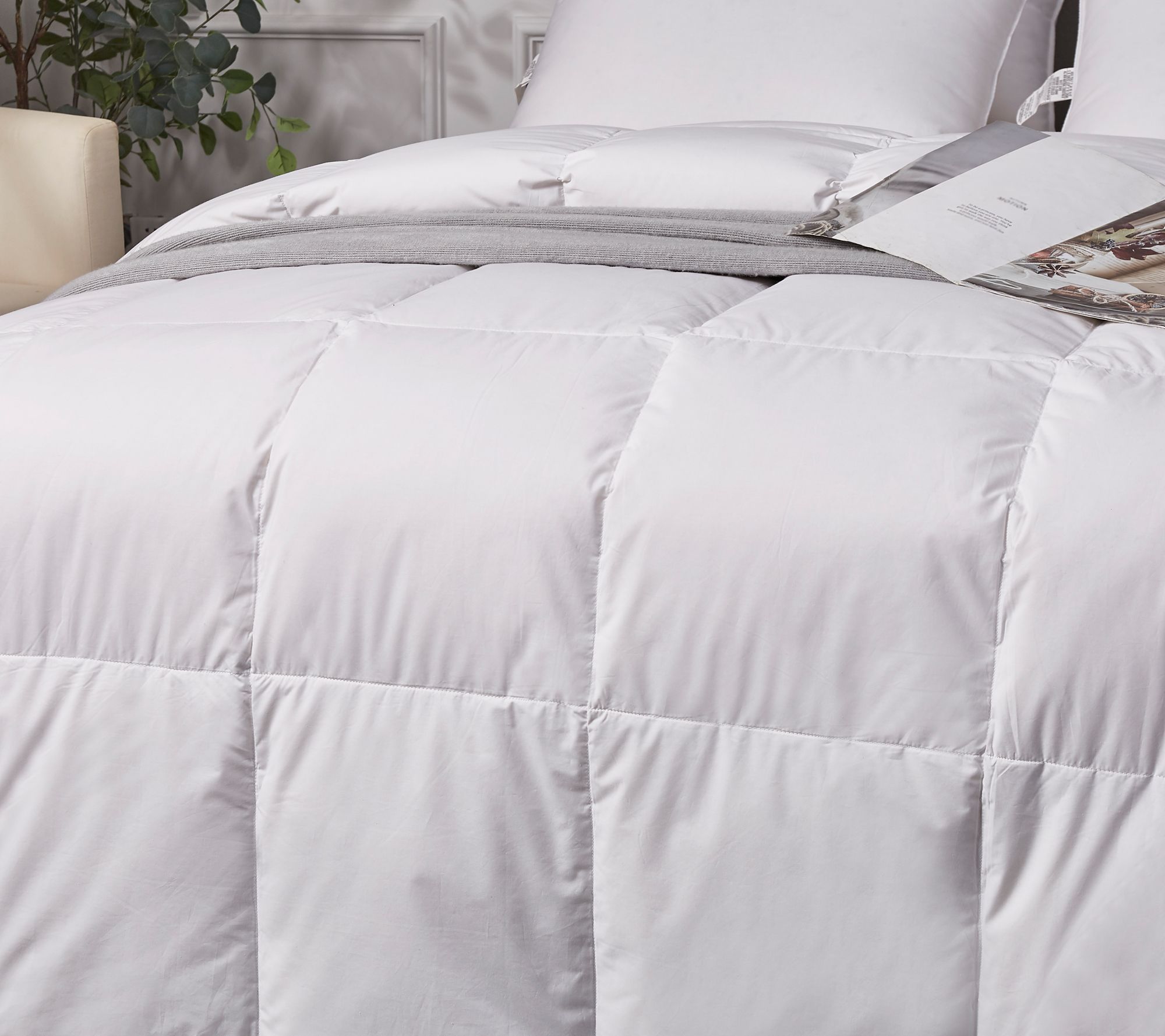 Elle 330TC Light Warm White Down Fiber Comforter Twin