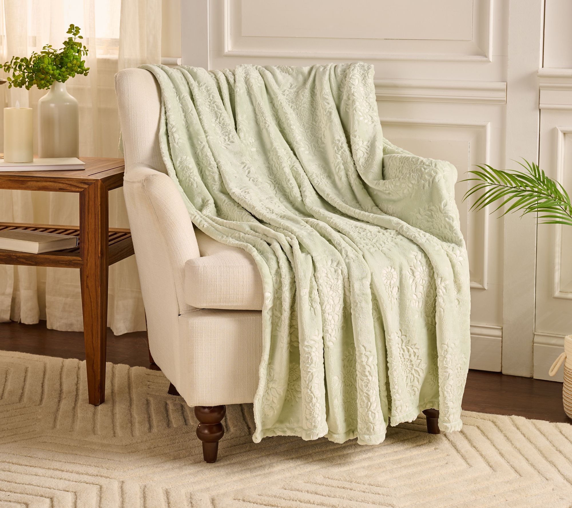 Home Reflections 60x70 Layla Sculpted Floral Plush Throw