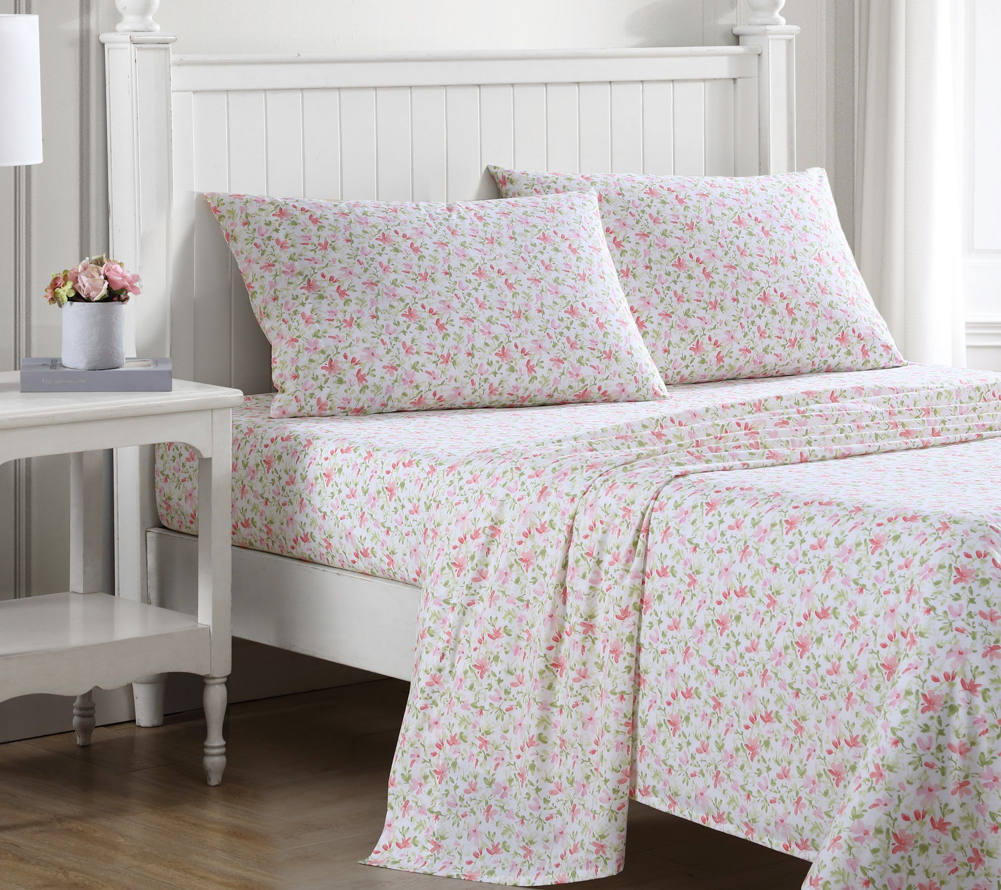 Buy Laura Ashley Queen Sheet Set New!