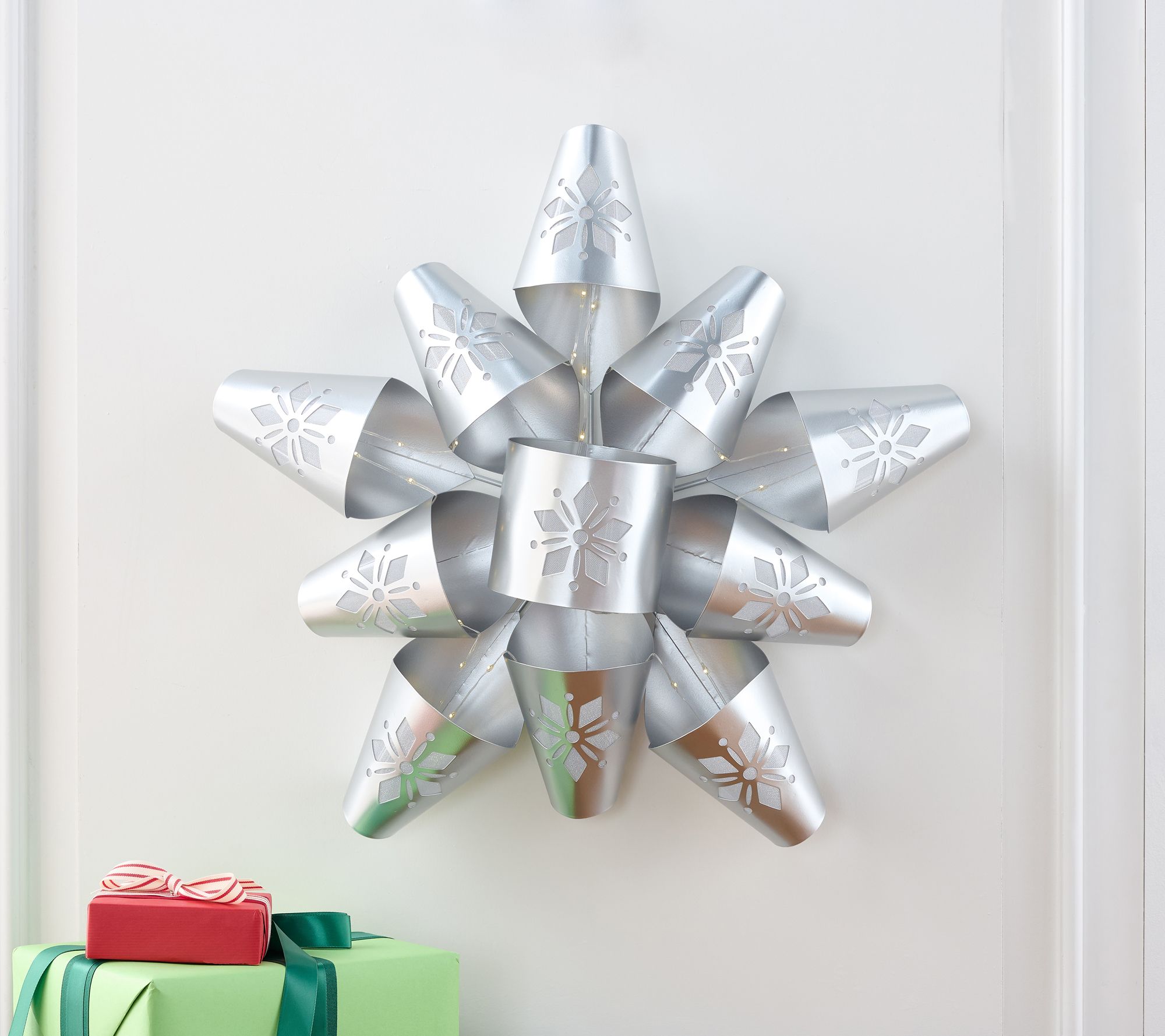 Kringle Express Indoor/Outdoor 22" Illuminated Metal Bow