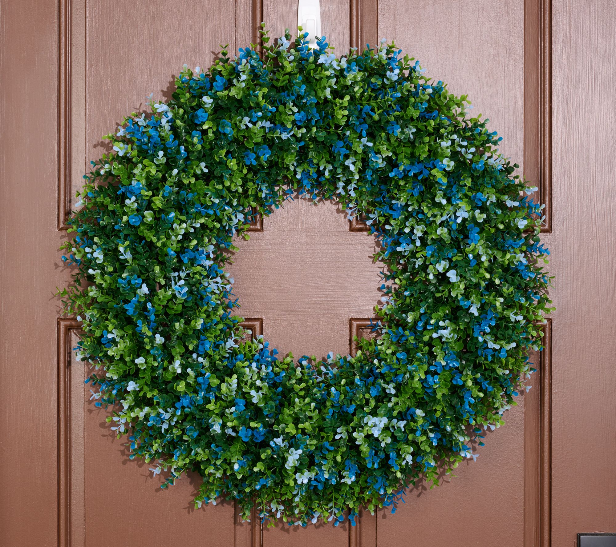 Wicker Park 24" Indoor/Outdoor Boxwood Wreath