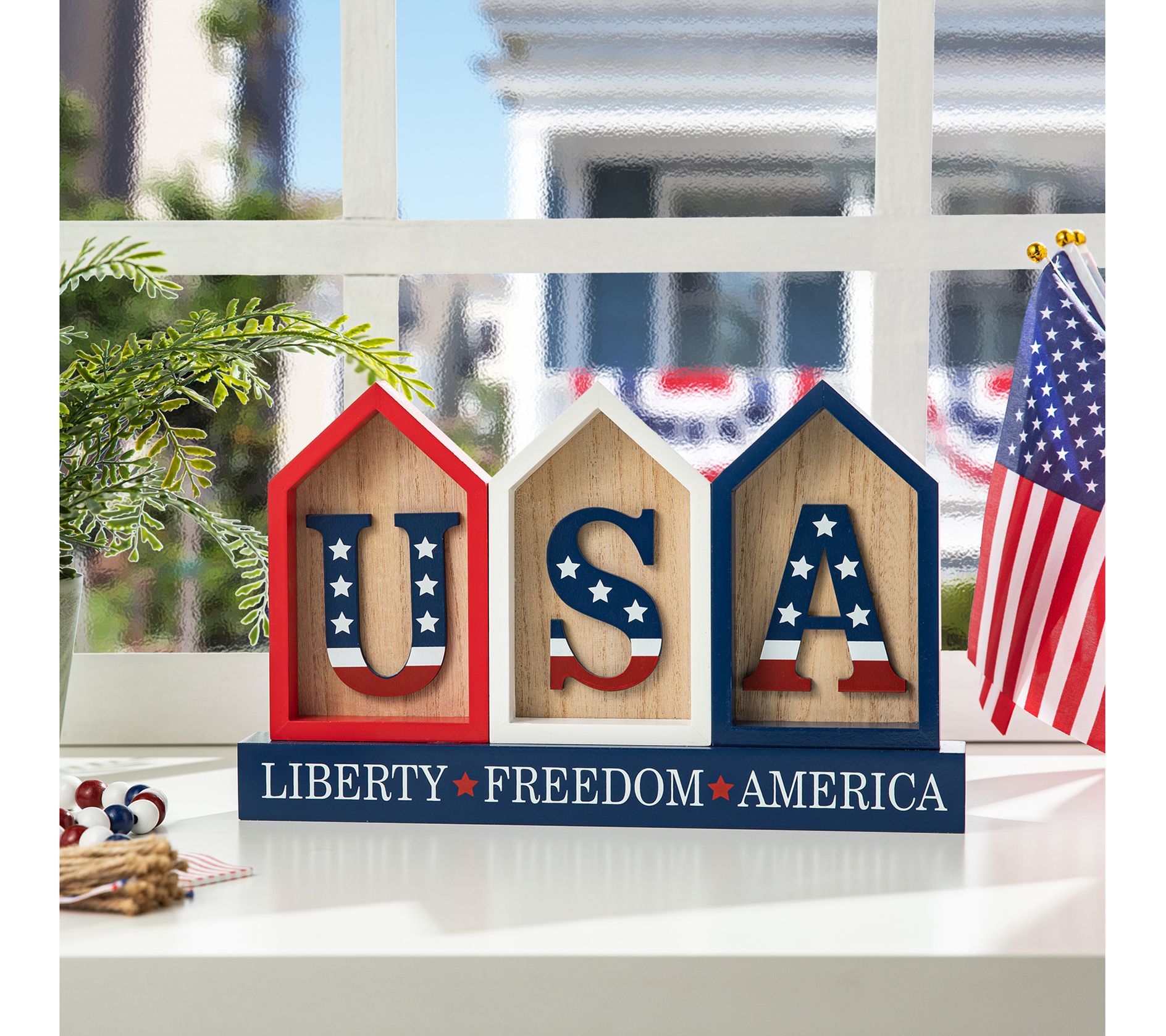  Glitzhome 13" USA Patriotic Americana House Shaped Table Deco