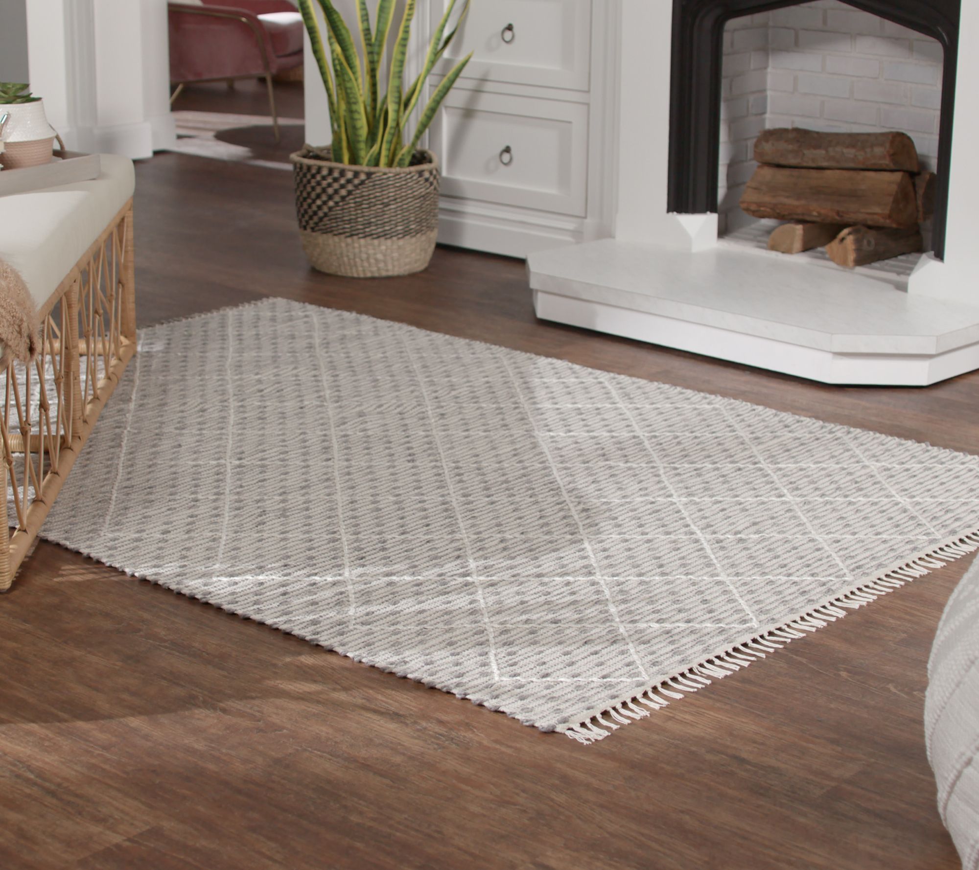 Home Reflections 5'x7' Diamond Area Rug with Fringe