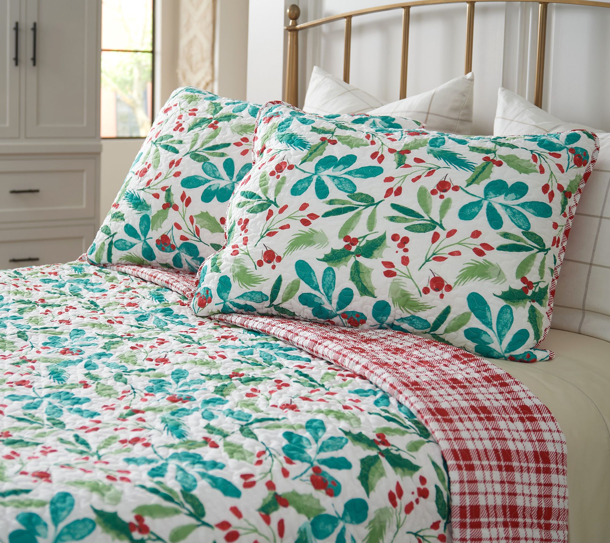 "As Is" Home Reflections Holiday Motif Reversible Quilt Set- Twin