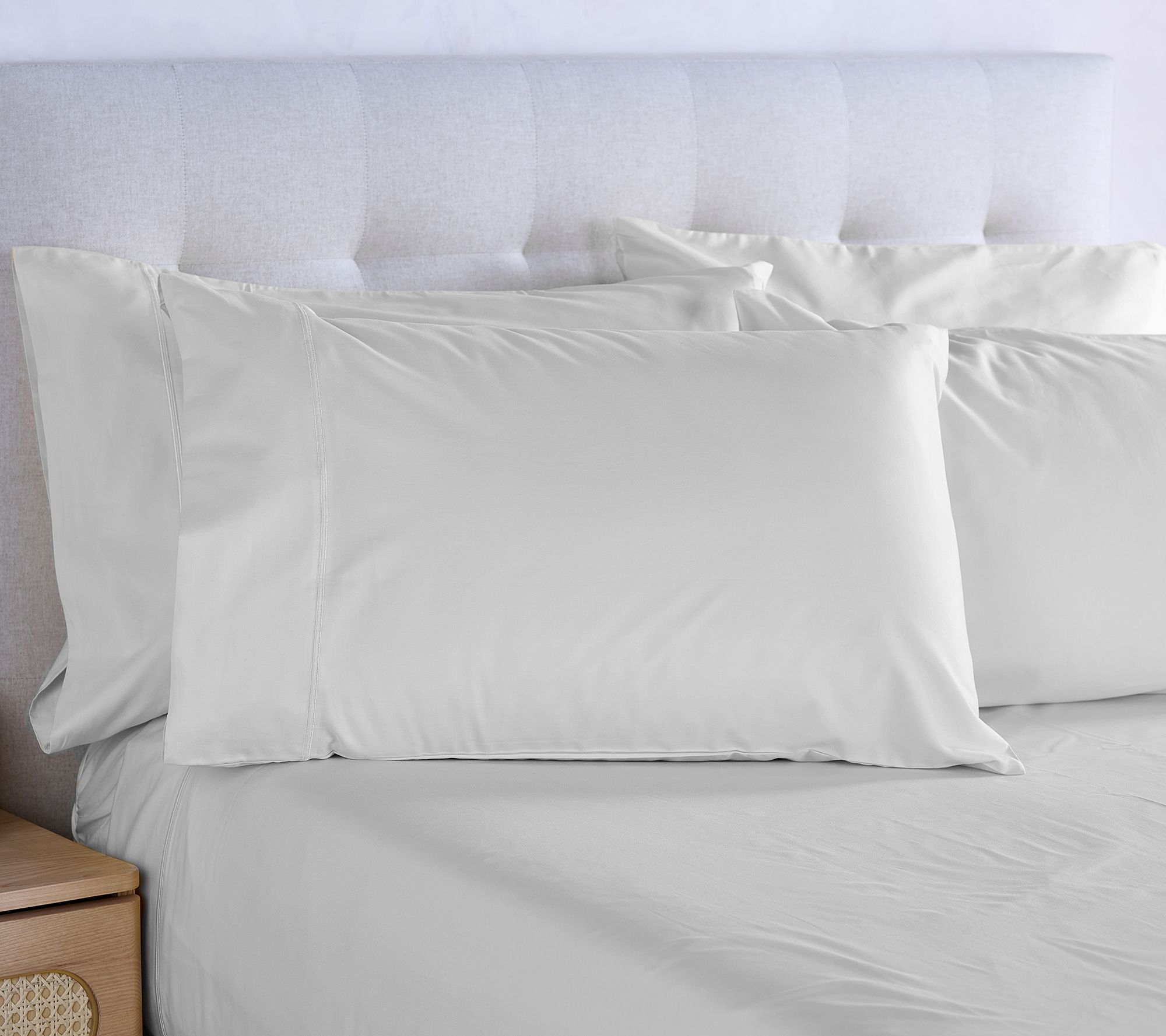 W by Wamsutta 400TC Wonder Weave Sheet Set with Extra Cases- TW