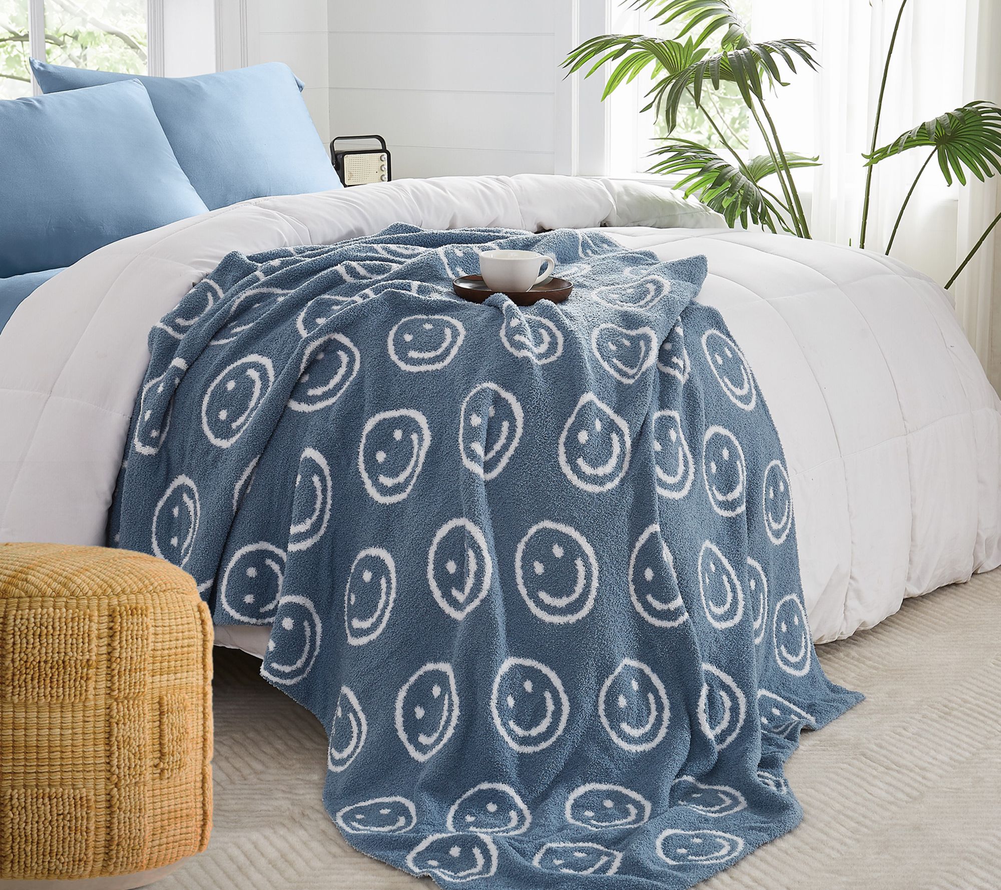 Truly Soft Cozy Smiley Reversible 50x70 Throw