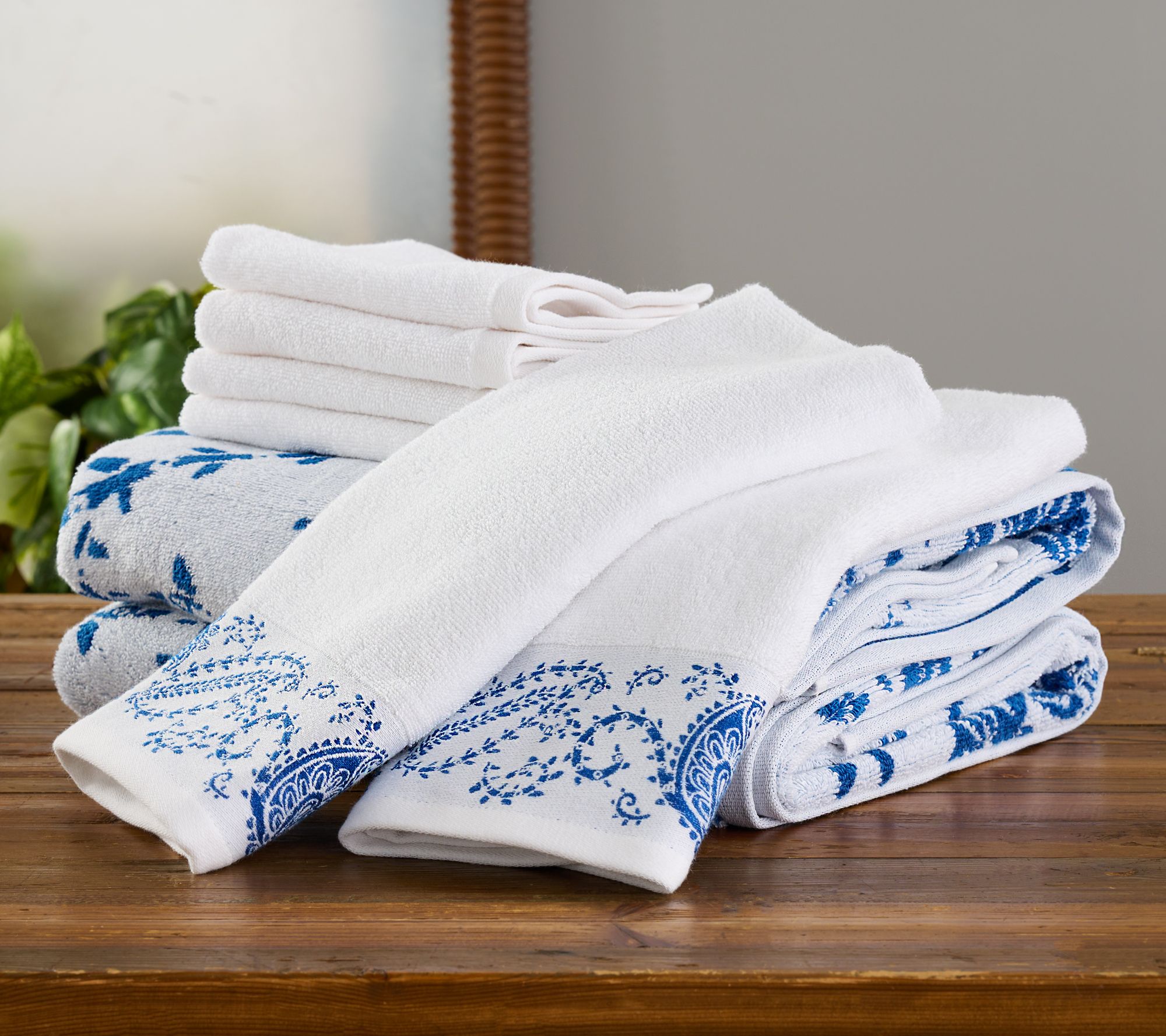 Frontgate Resort Collection™ Border Trim Bath Towels