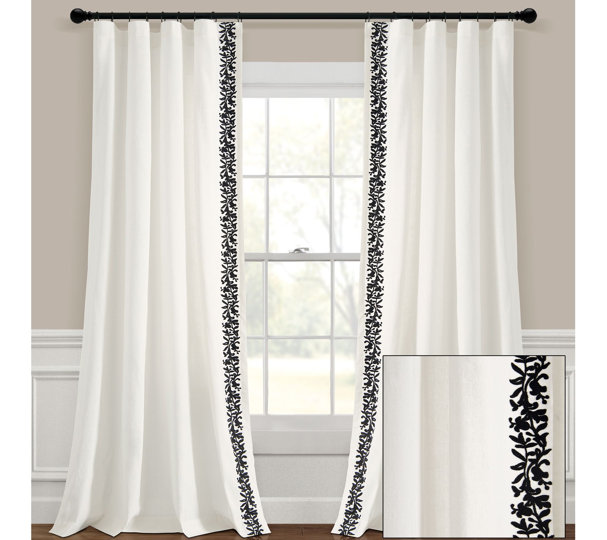 Lush Decor Luxu ry Modern Flowe r Window Curtai n 52X84