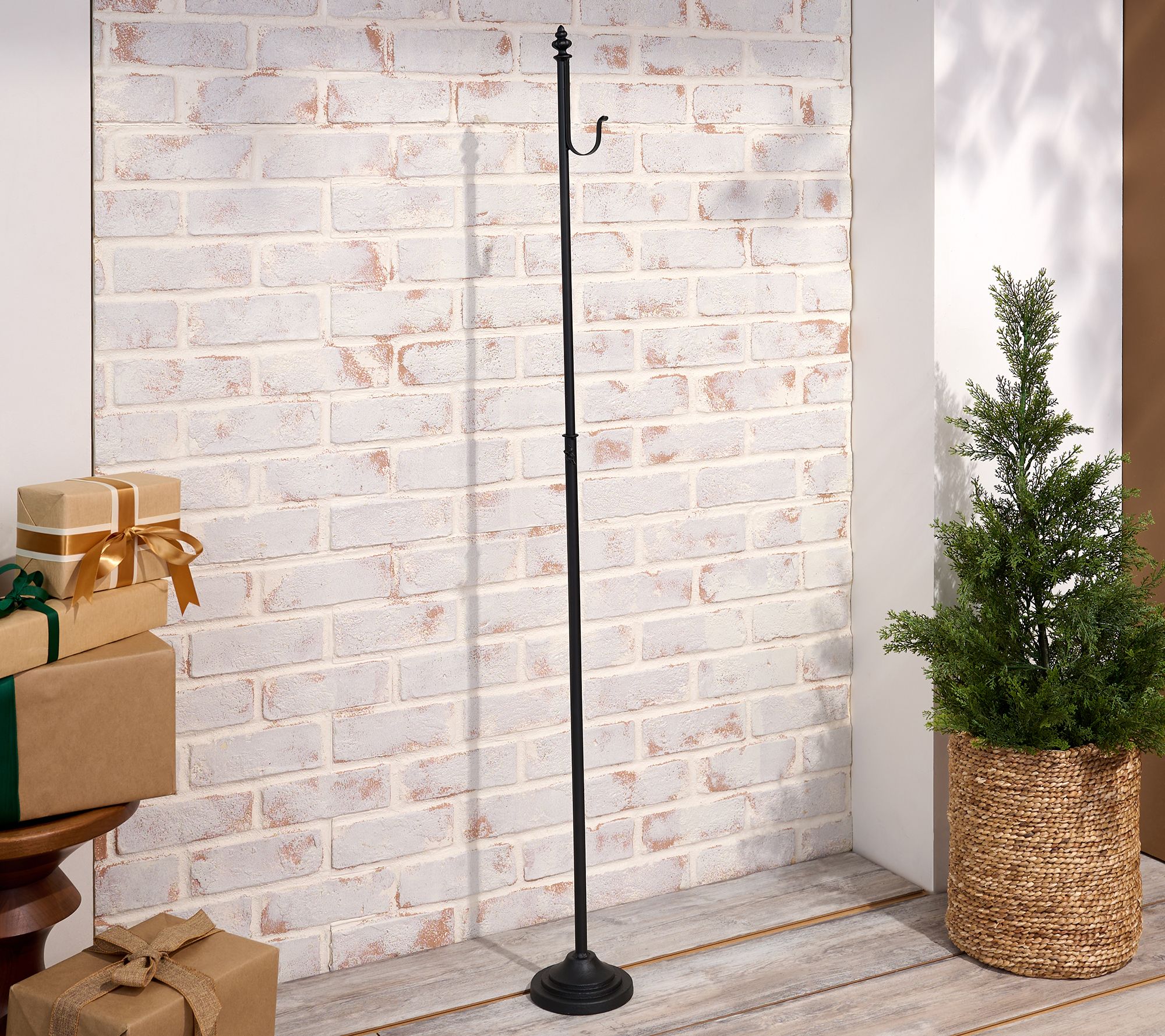 Kringle Express Standing Metal Wreath Hanger