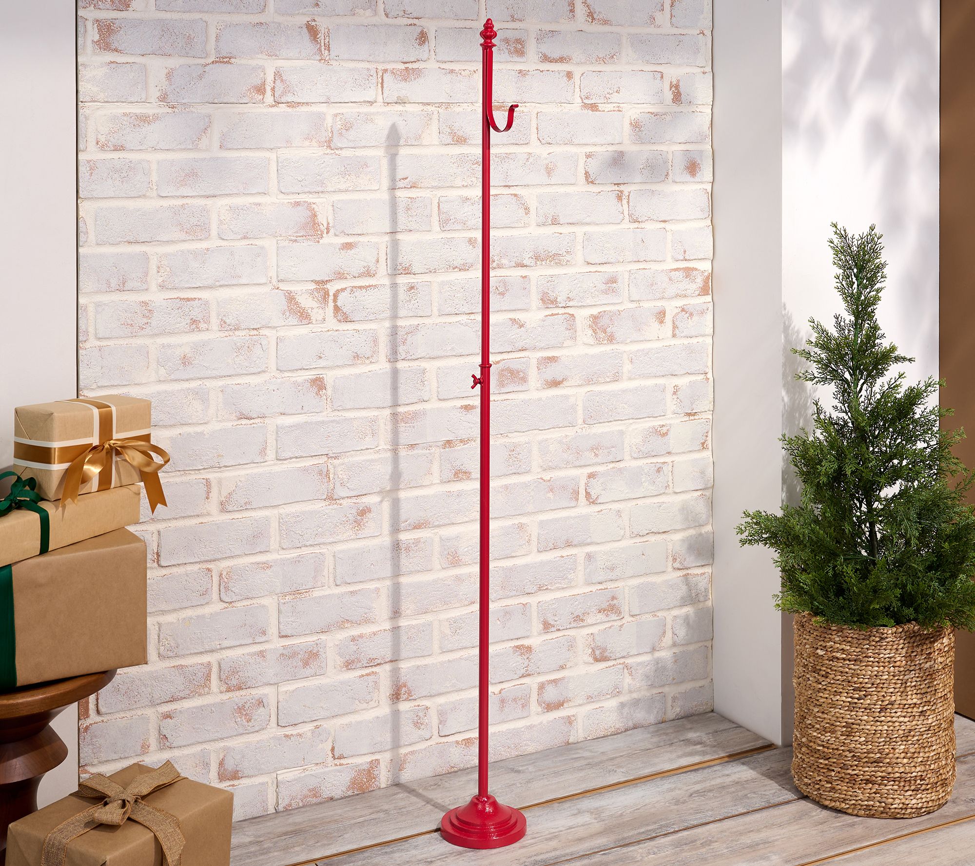 Kringle Express Standing Metal Wreath Hanger