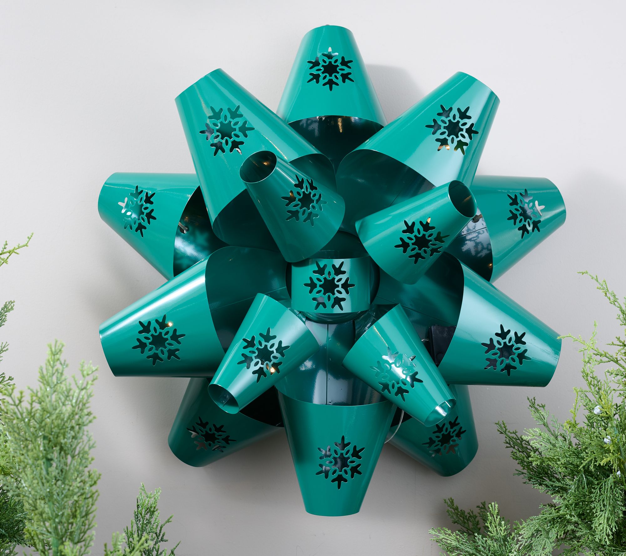 Kringle Express Indoor/Outdoor 20" Illuminated Metal Bow