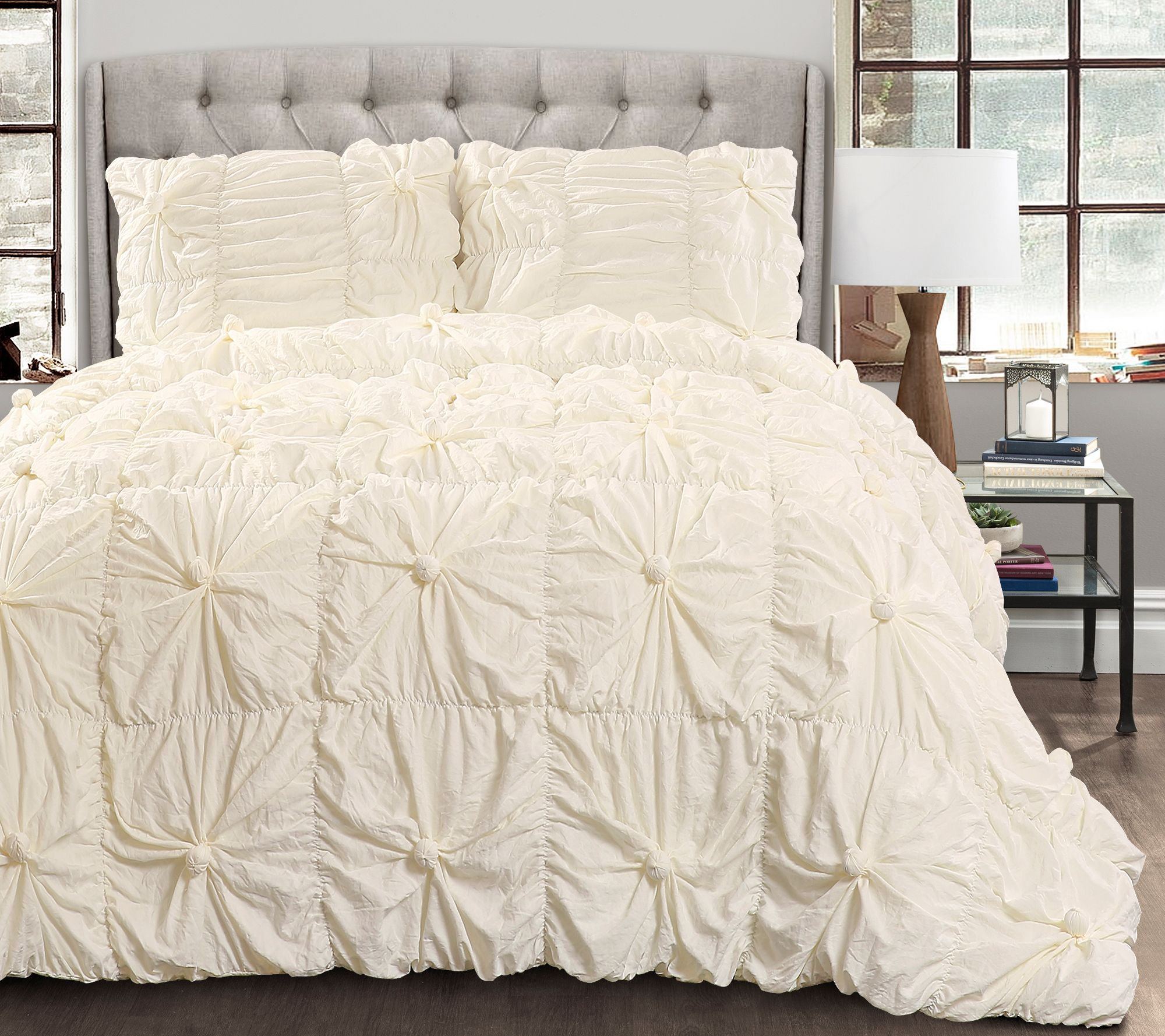 Avon 3 Piece Comforter Set - Queen / White