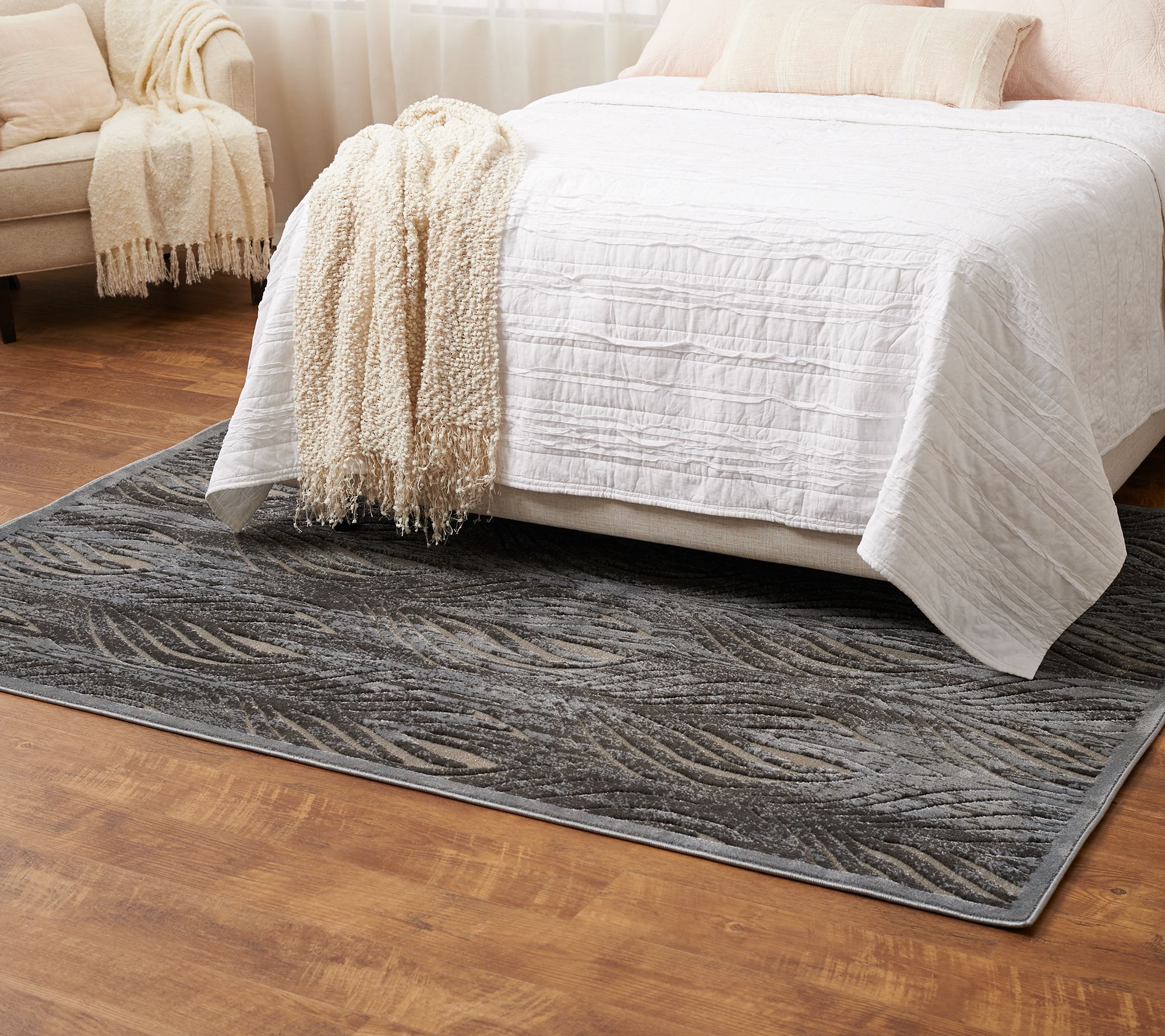 Inspire Me! Home Decor 26" x 45" Feather Print Rug