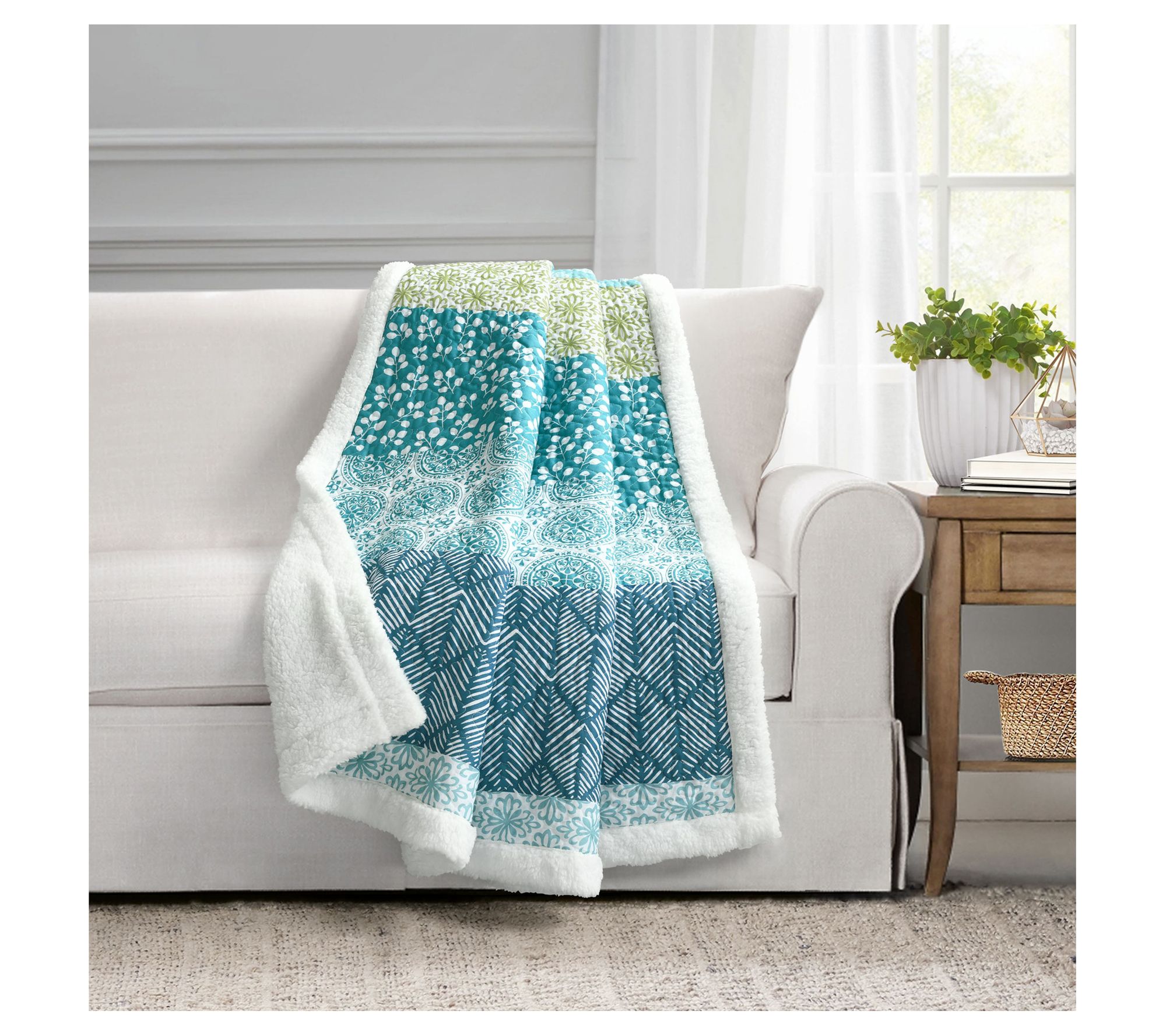 Lush Decor Bohemian Stripe Sherpa Throw Single50X60