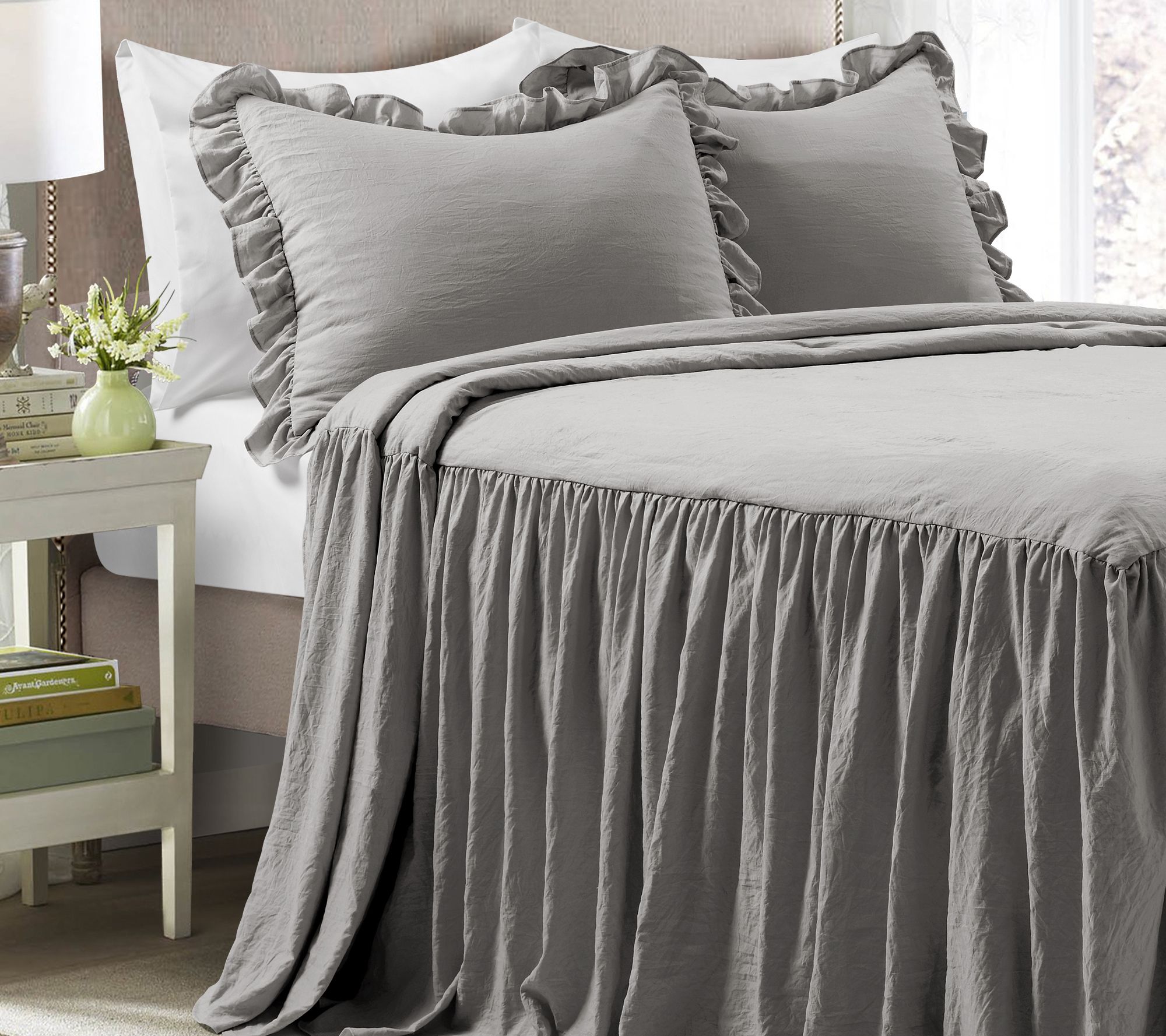 Ruffle Skirt 3-Piece Queen Bedspread by Lush Decor