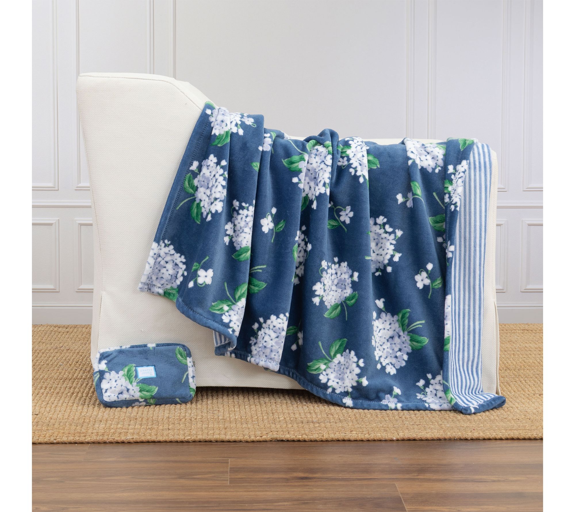  Draper James Reversible 60x70 Velvetsoft Throw