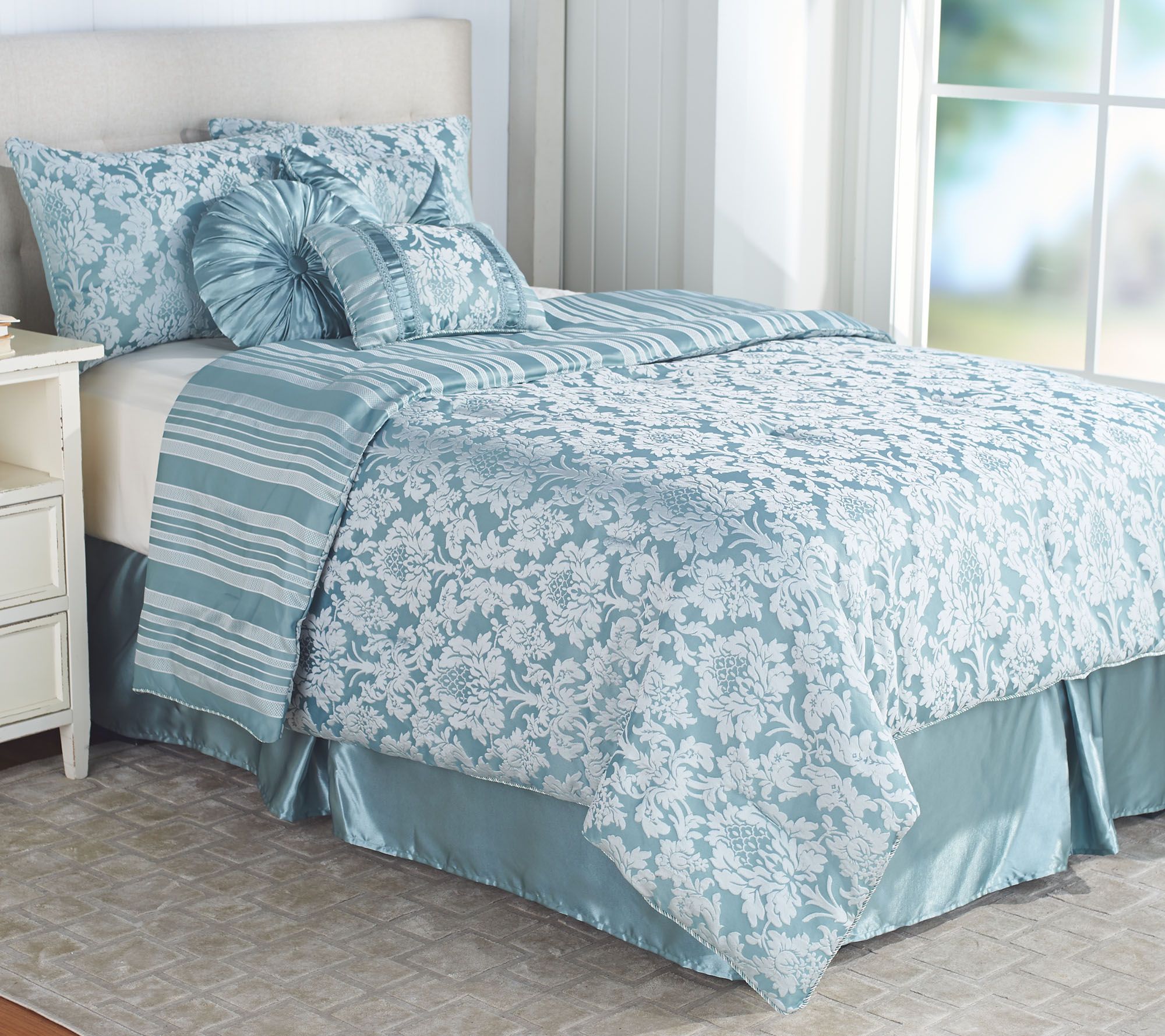 Northern Nights Jacquard Reversible 7 Piece Queen Comforter Set