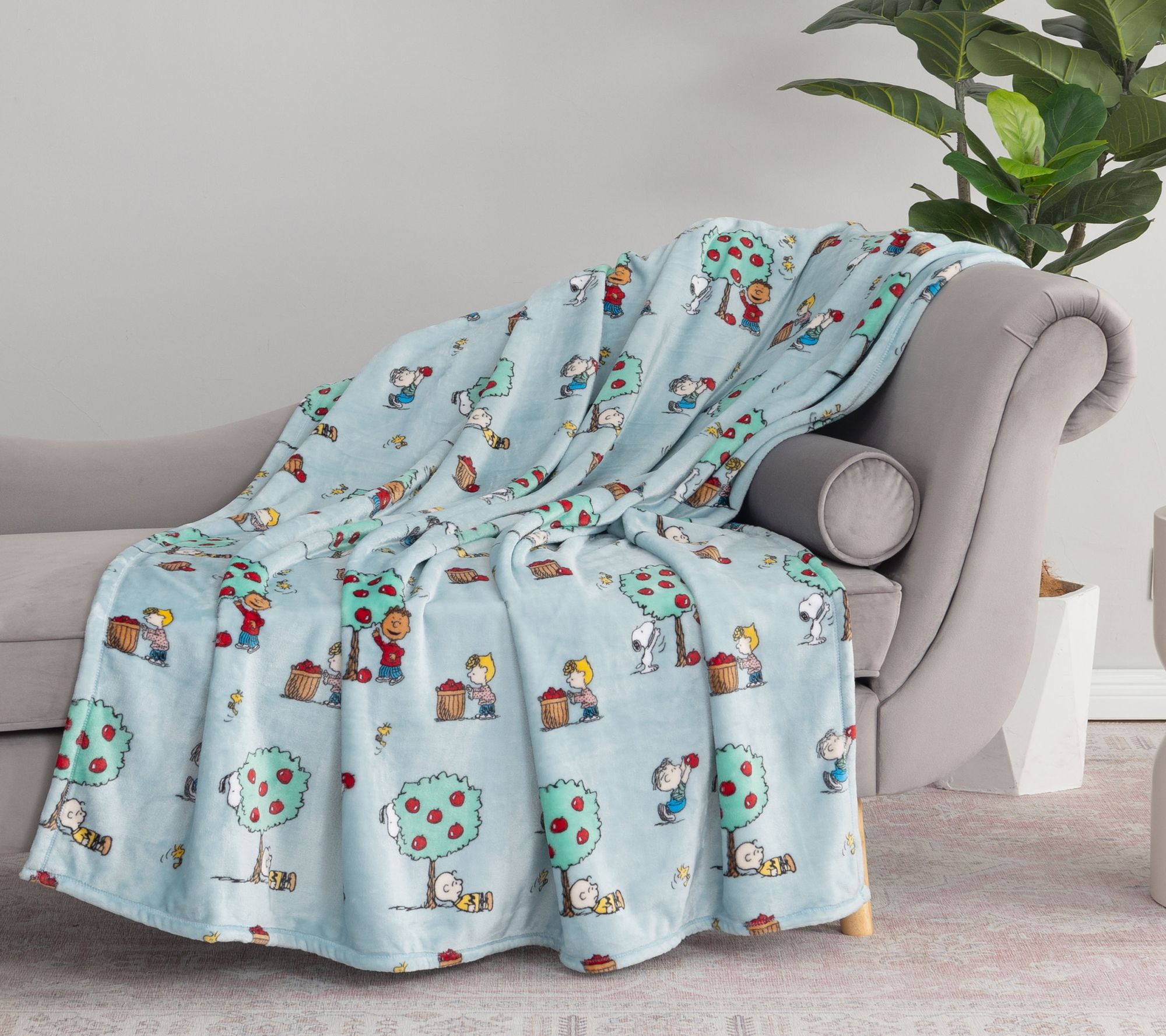 Berkshire Peanuts Harvest Plush 55x70 Throw