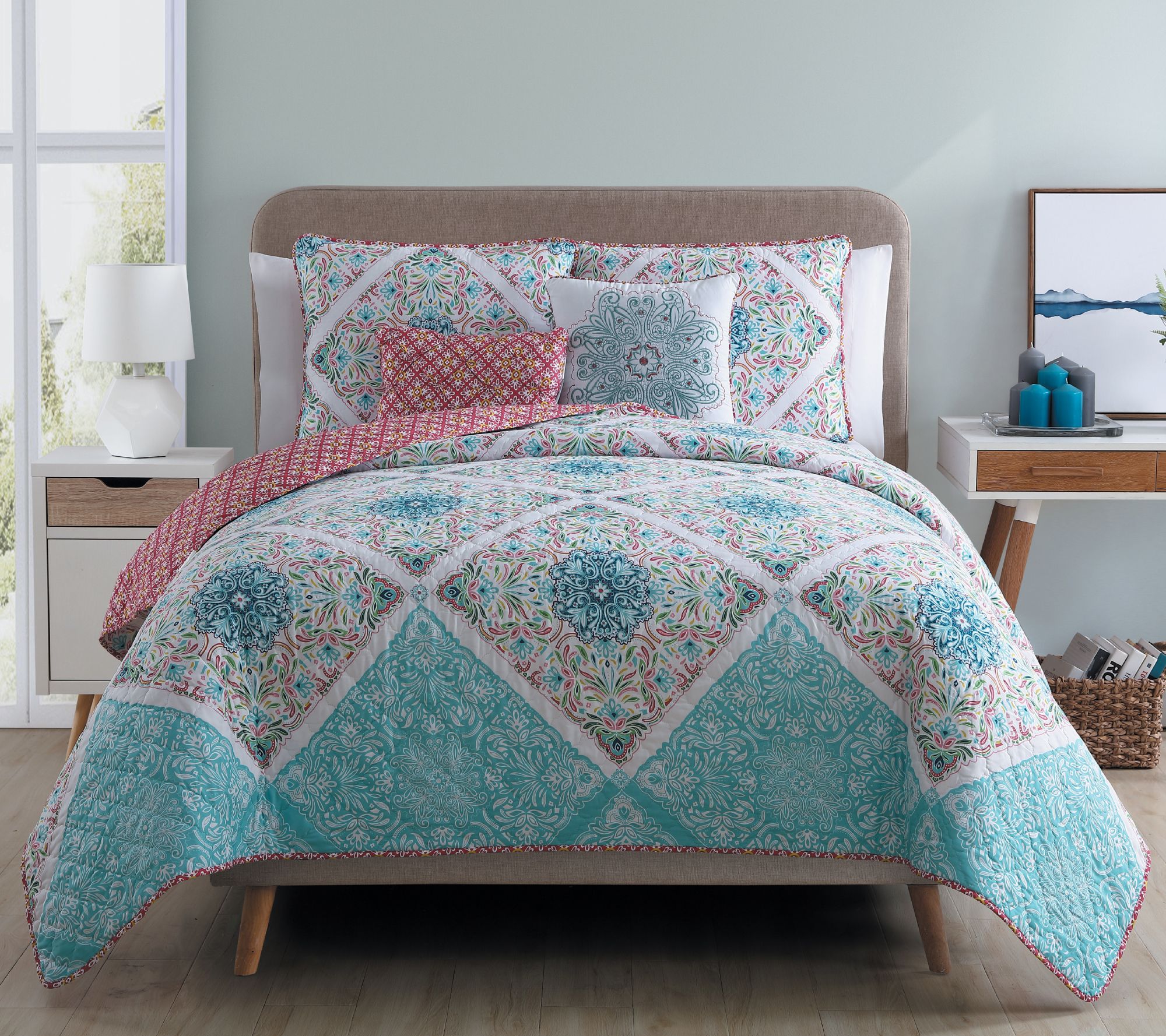 VCNY Home Windsor Reversible Medallion Quilt Se, Queen