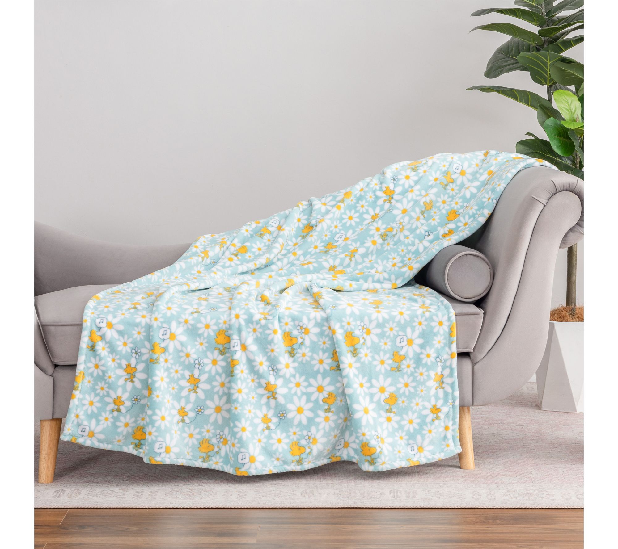 Berkshire Peanuts Spring 55x70 Velvetsoft Throw