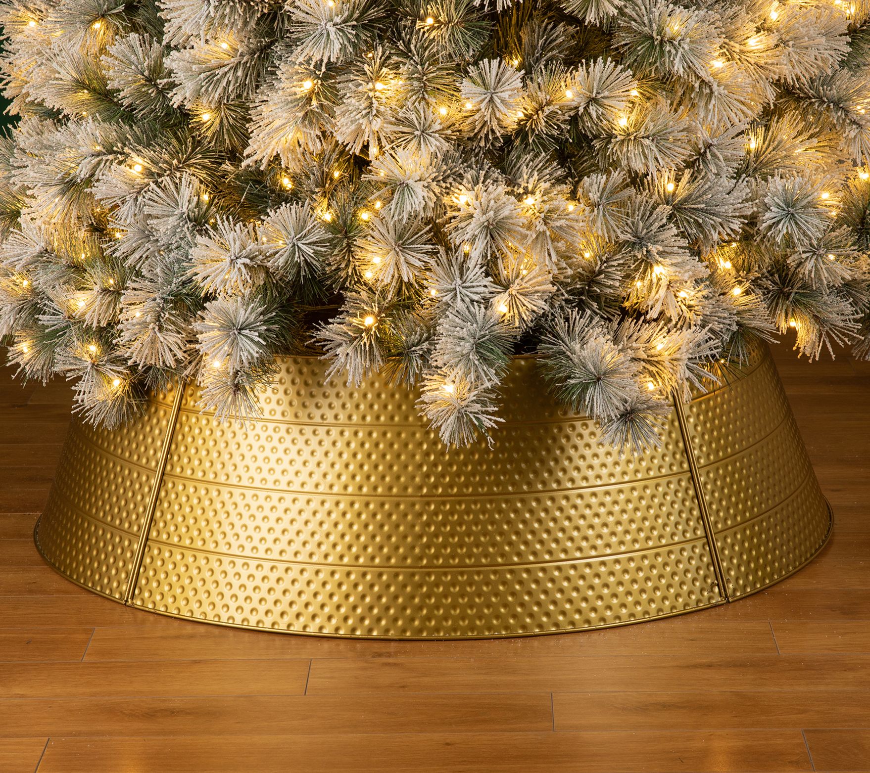 Glitzhome 40.5"D Christmas Hammered Metal Tree Collar