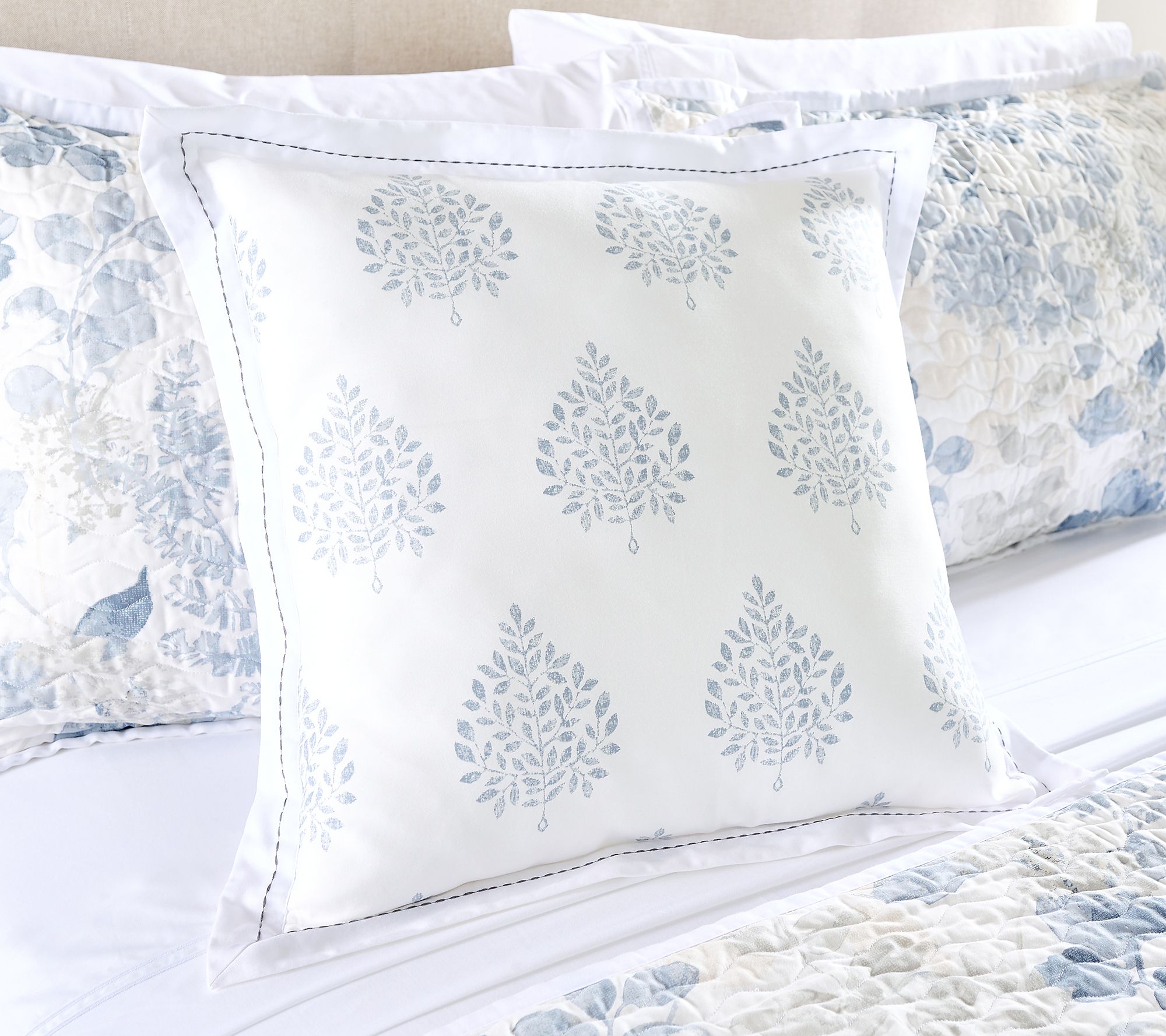 Northern Nights Powered by Pure Earth 20" x 20" Dec Pillow