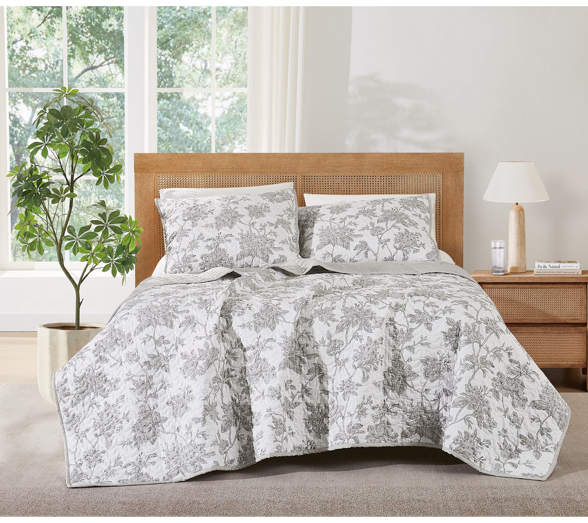 Brooklyn Loom Mila Floral King 3 Piece Quilt Set