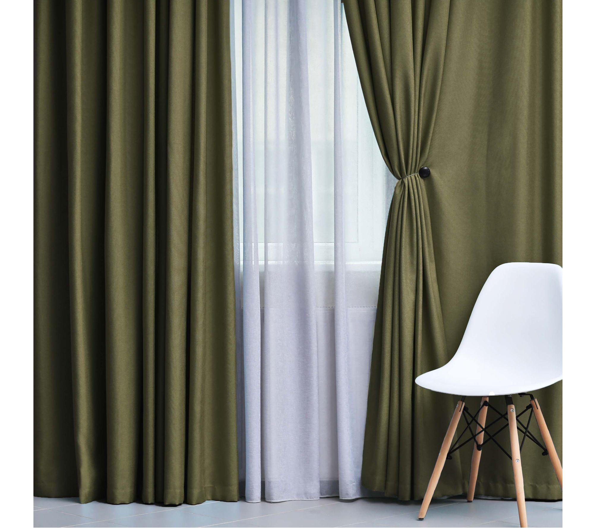 Superior Solid Insulated Blackout Grommet Curtan, 52"x84"