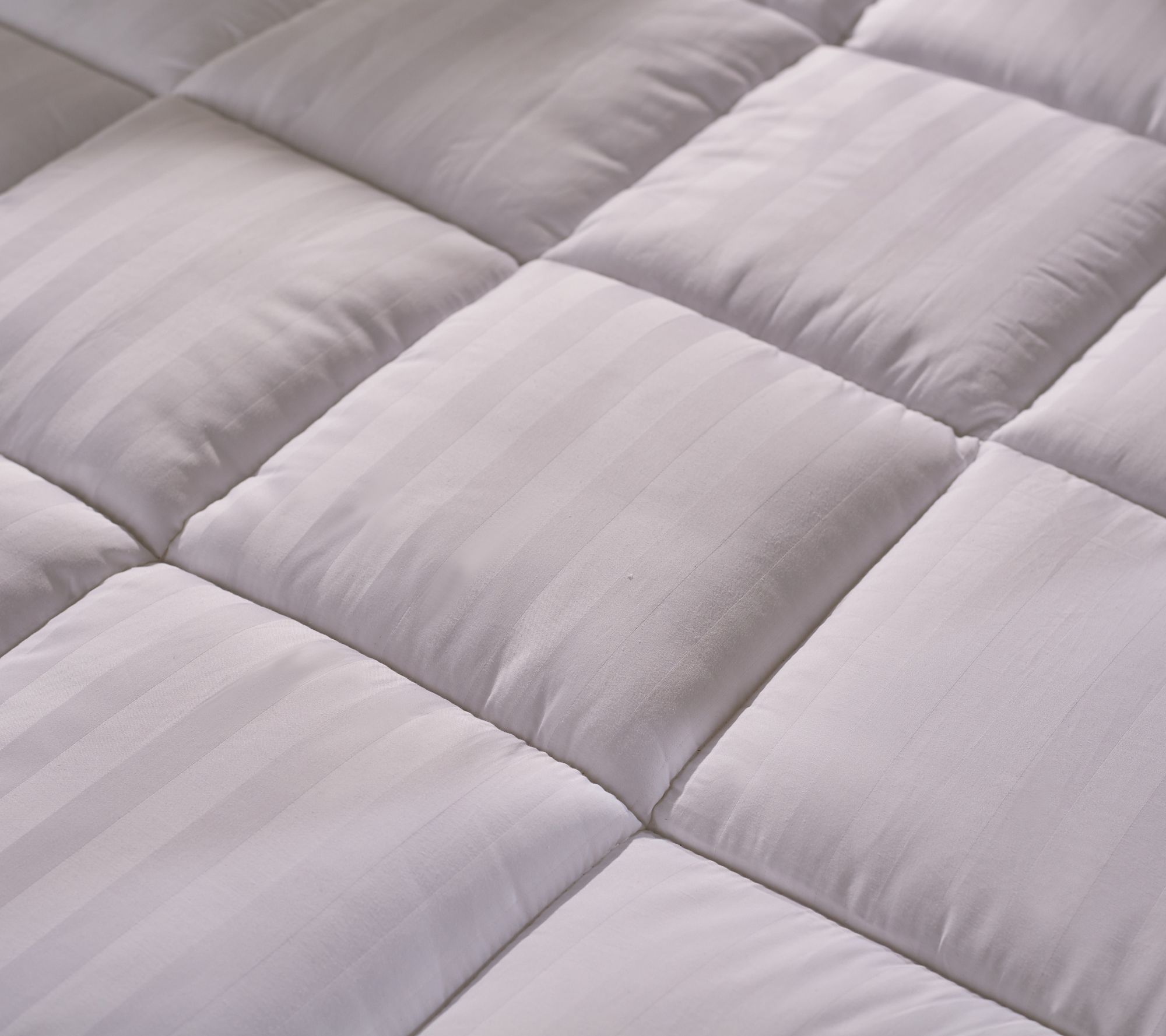 Northern Nights Hotel Luxury Hypoallergenic Plush Mattress Topper