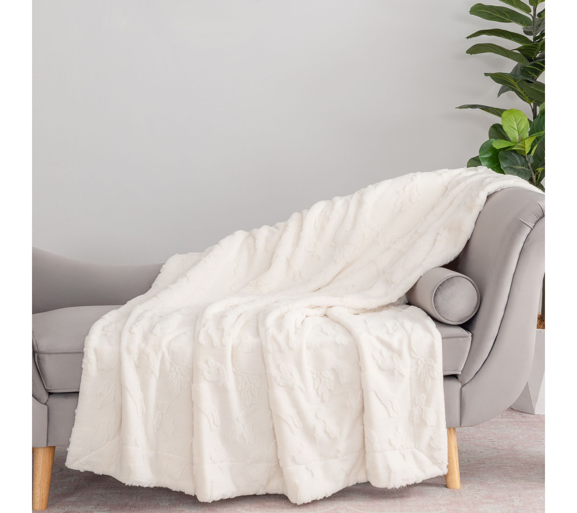 Berkshire Holiday Icon Jacquard Grace Fur 60x70 Throw