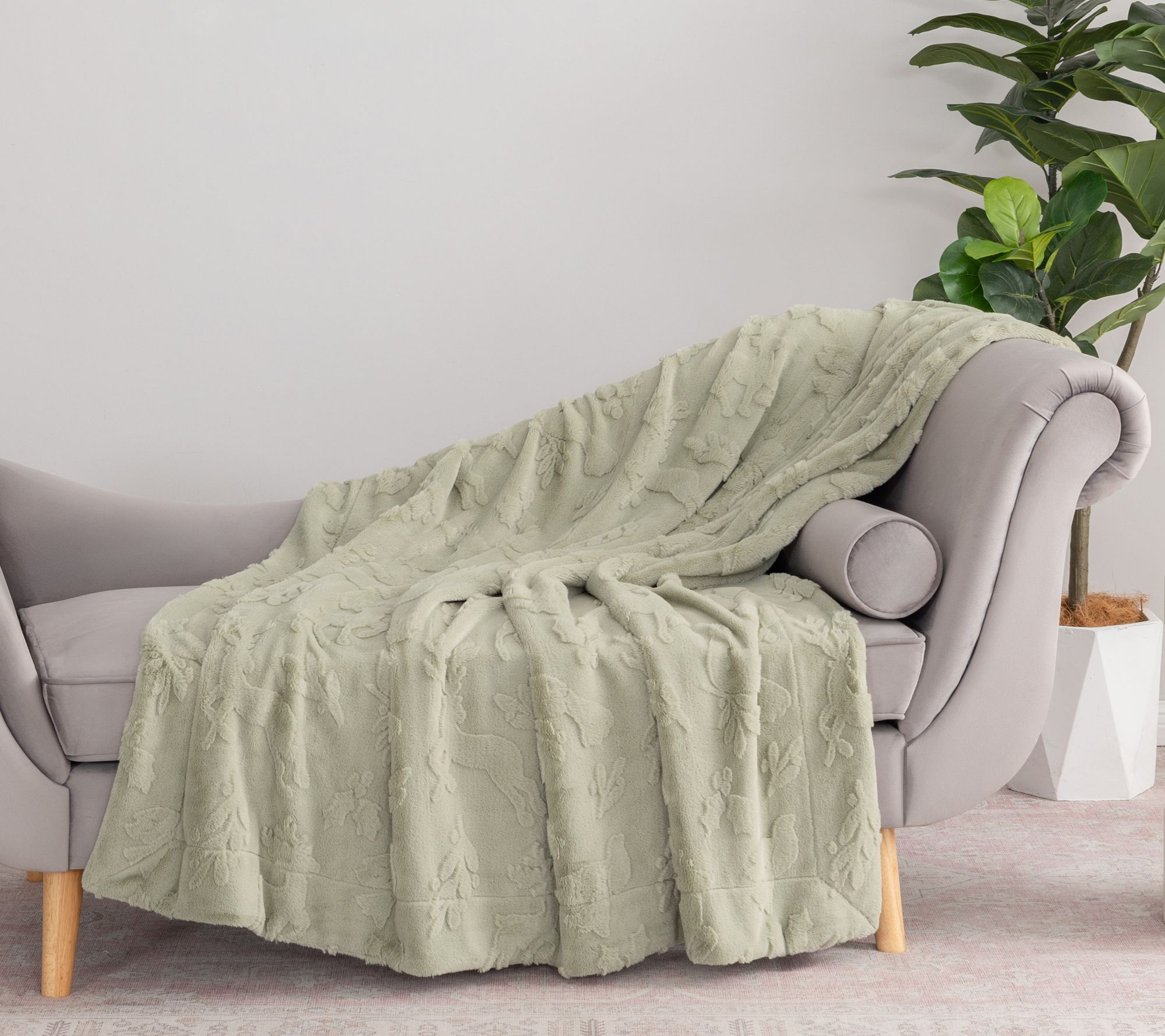 Berkshire Holiday Icon Jacquard Grace Fur 60x70 Throw